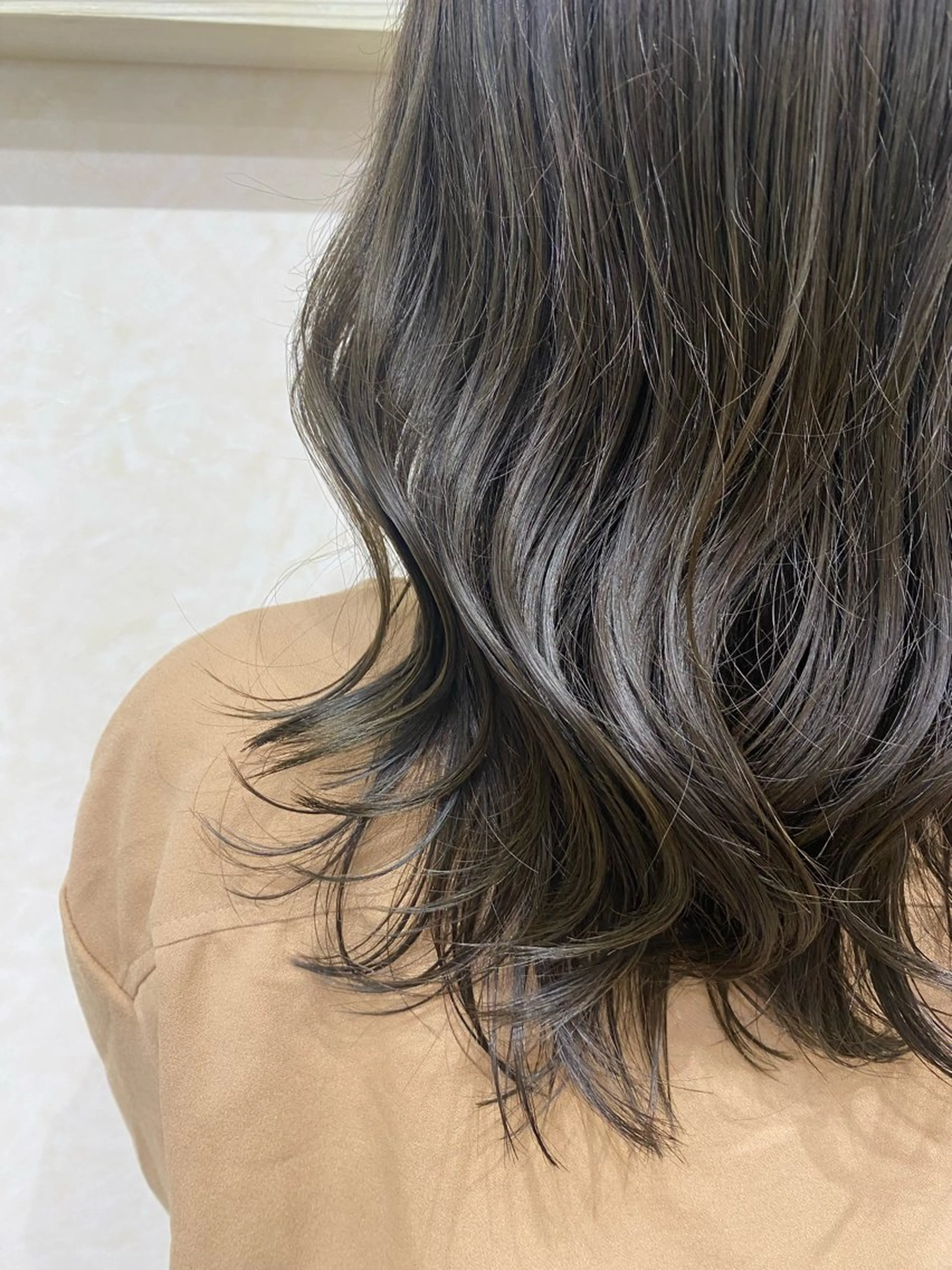 セミロング カラー 透明感カラー イルミナカラー オリーブカラー 縮毛矯正 N°+aero 😊れいか😊のヘアスタイル