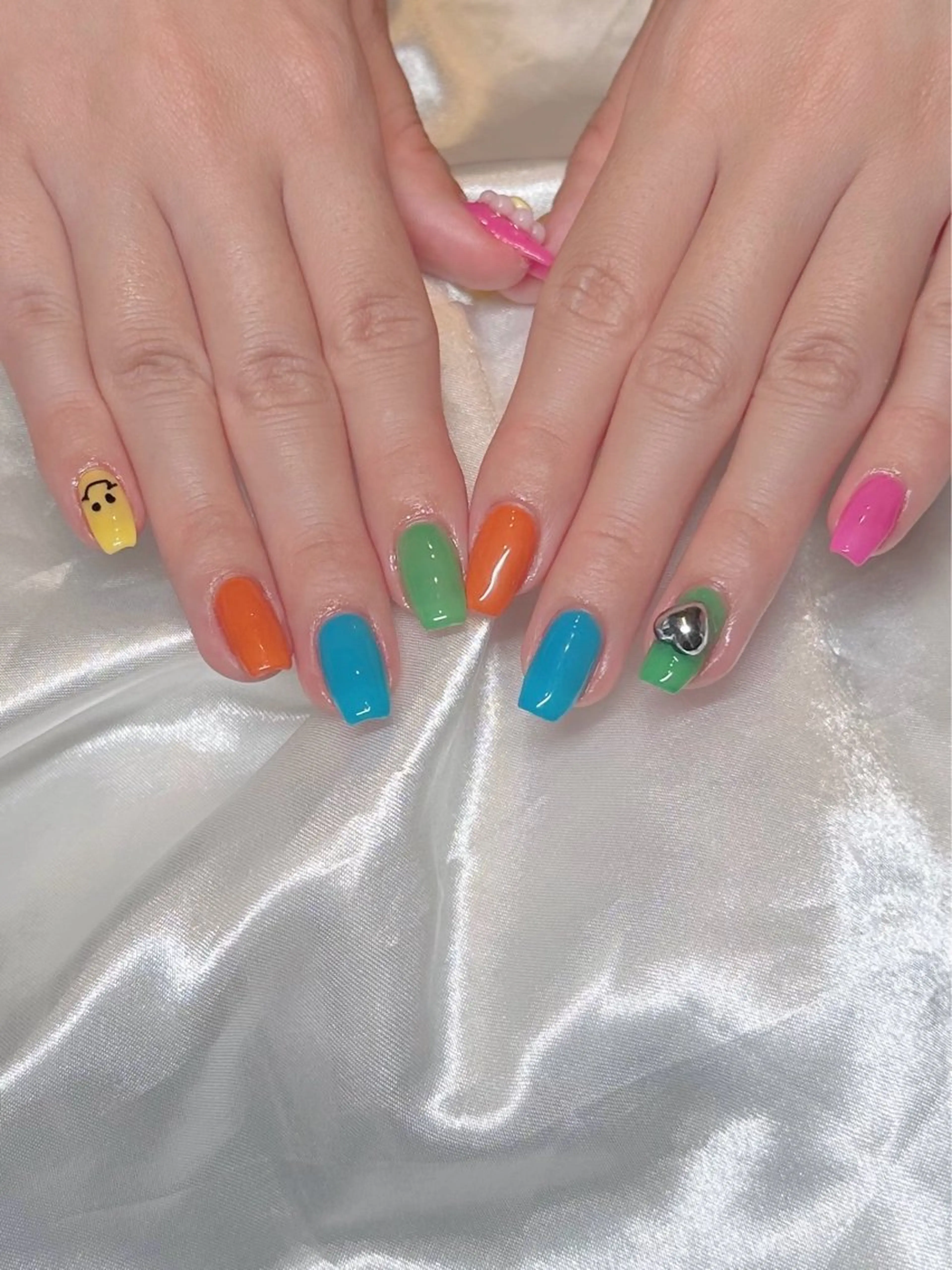 ネイル フラッシュネイル マグネットネイル ニュアンスネイル シンプルネイル ワンホンネイル at Nailのネイルデザイン