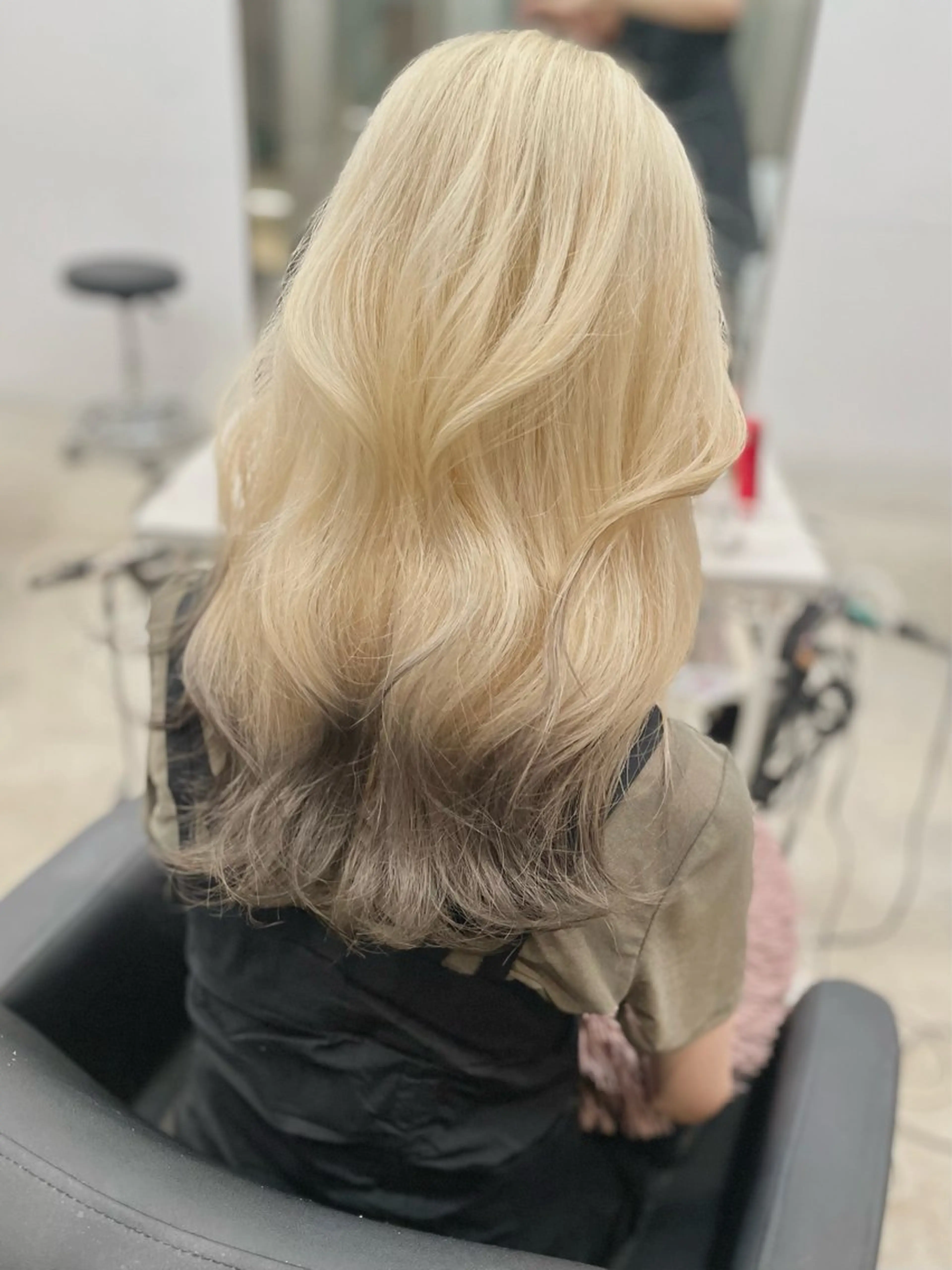 ロング ムラ修正ブリーチ 山田眞之介のヘアスタイル