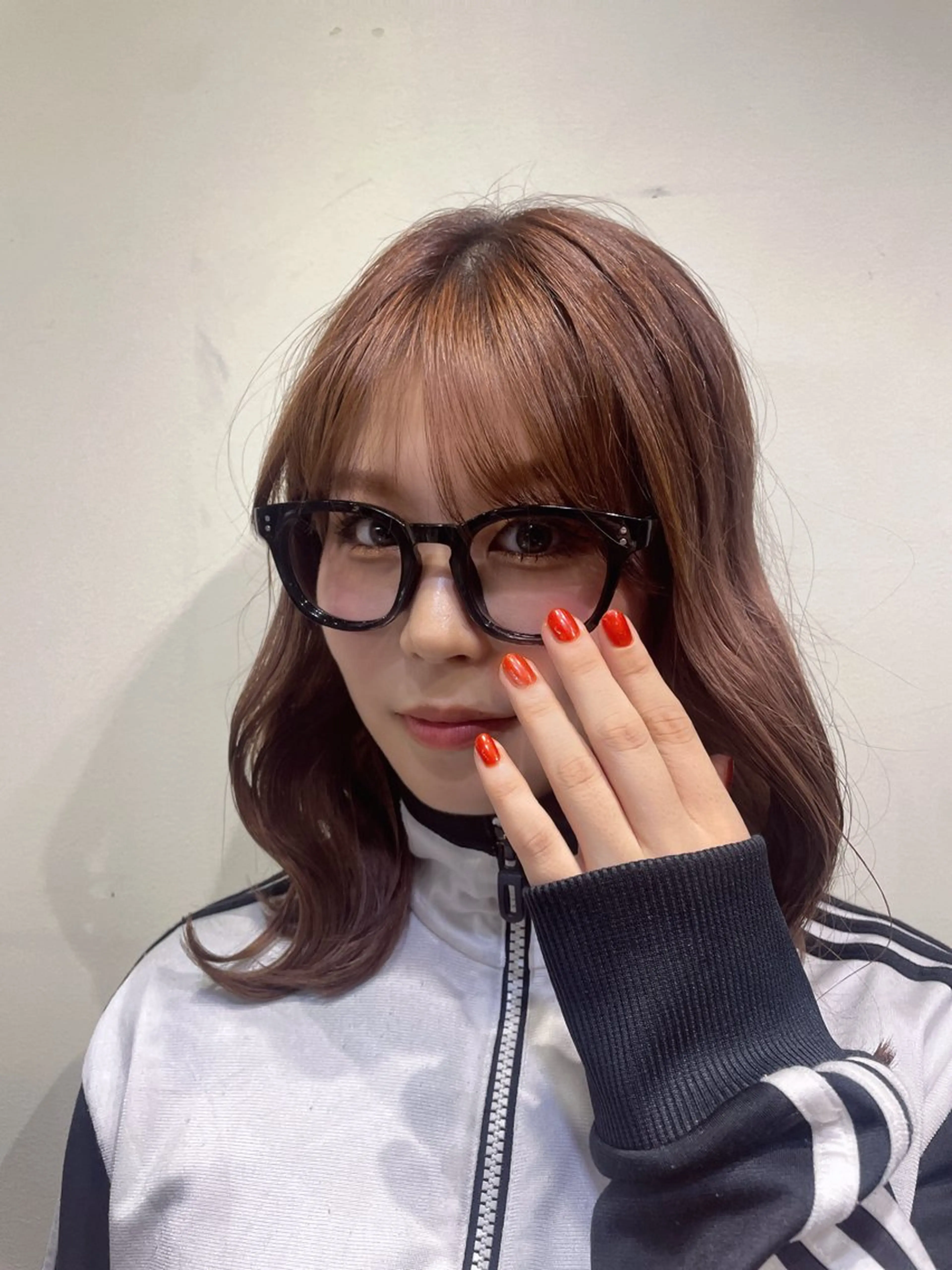 セミロング yelm所属・🫒オリーブカラー ミディアムレイヤー✨のヘアスタイル