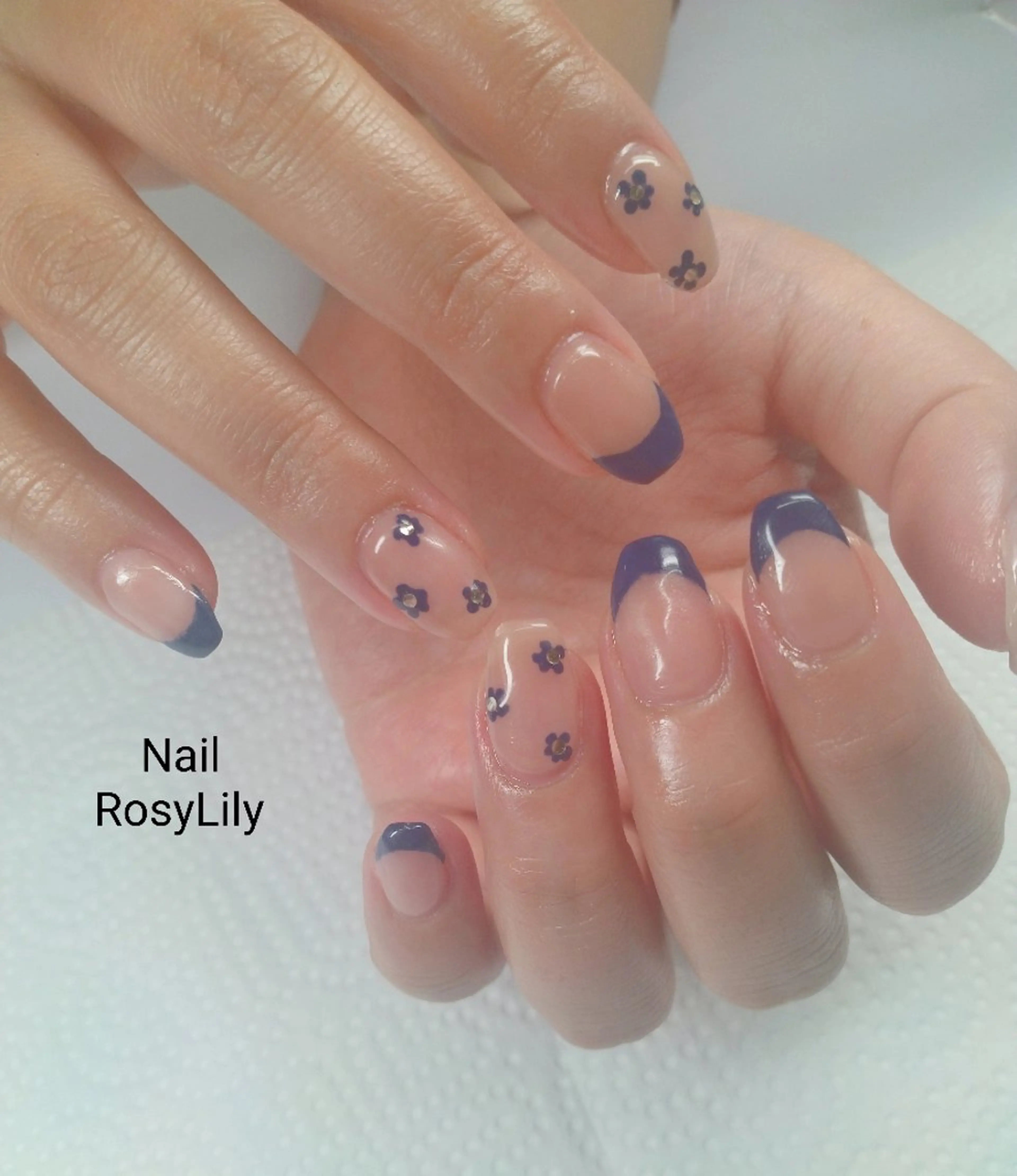 ネイル フレンチネイル ネイビー ハンドネイル プライベートサロン RosyLily所属・プライベートサロン Rosy Lilyのネイルデザイン