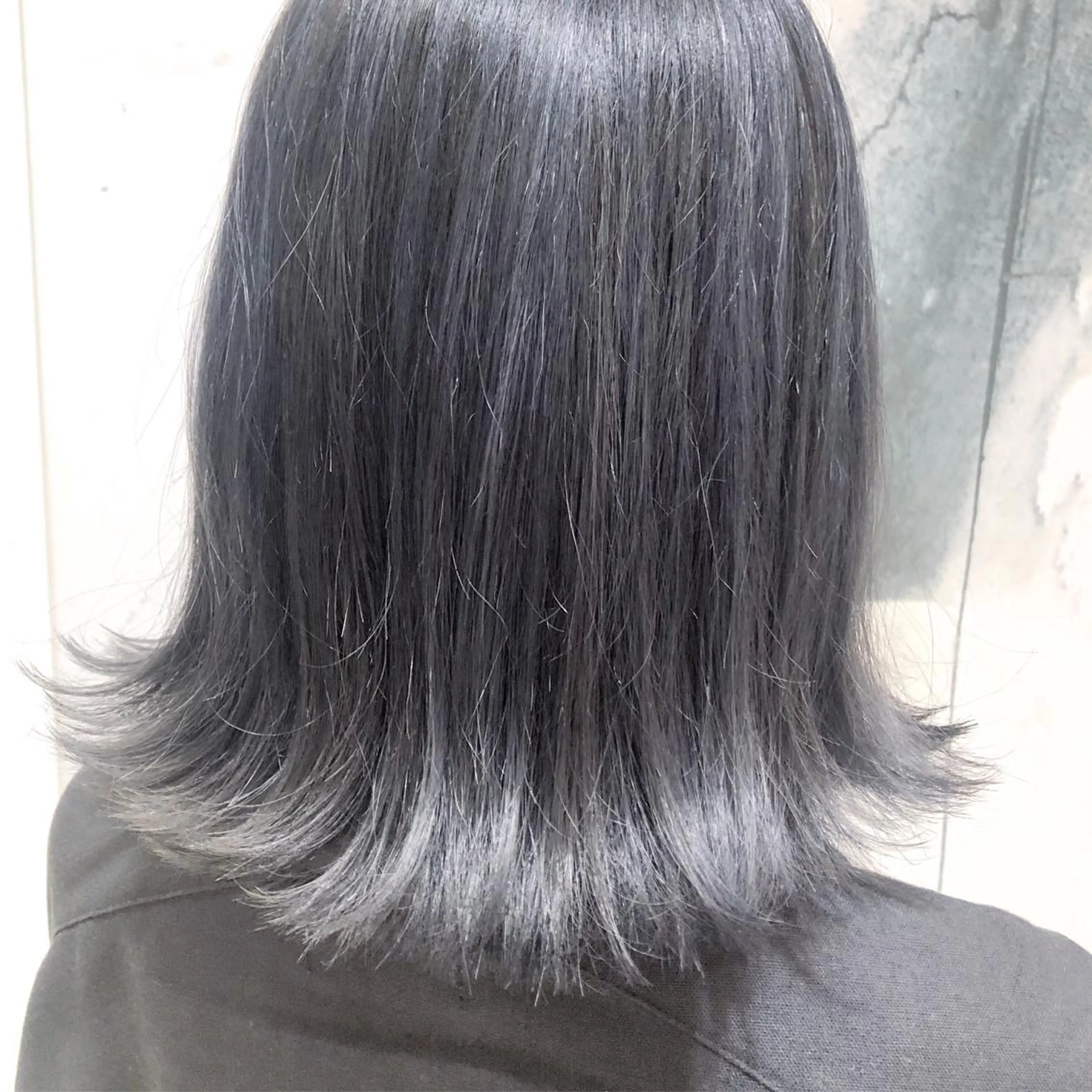 ミディアム カラー カジュアルを女っぽく 𝗮𝘆𝗮𝗰𝗼のヘアスタイル