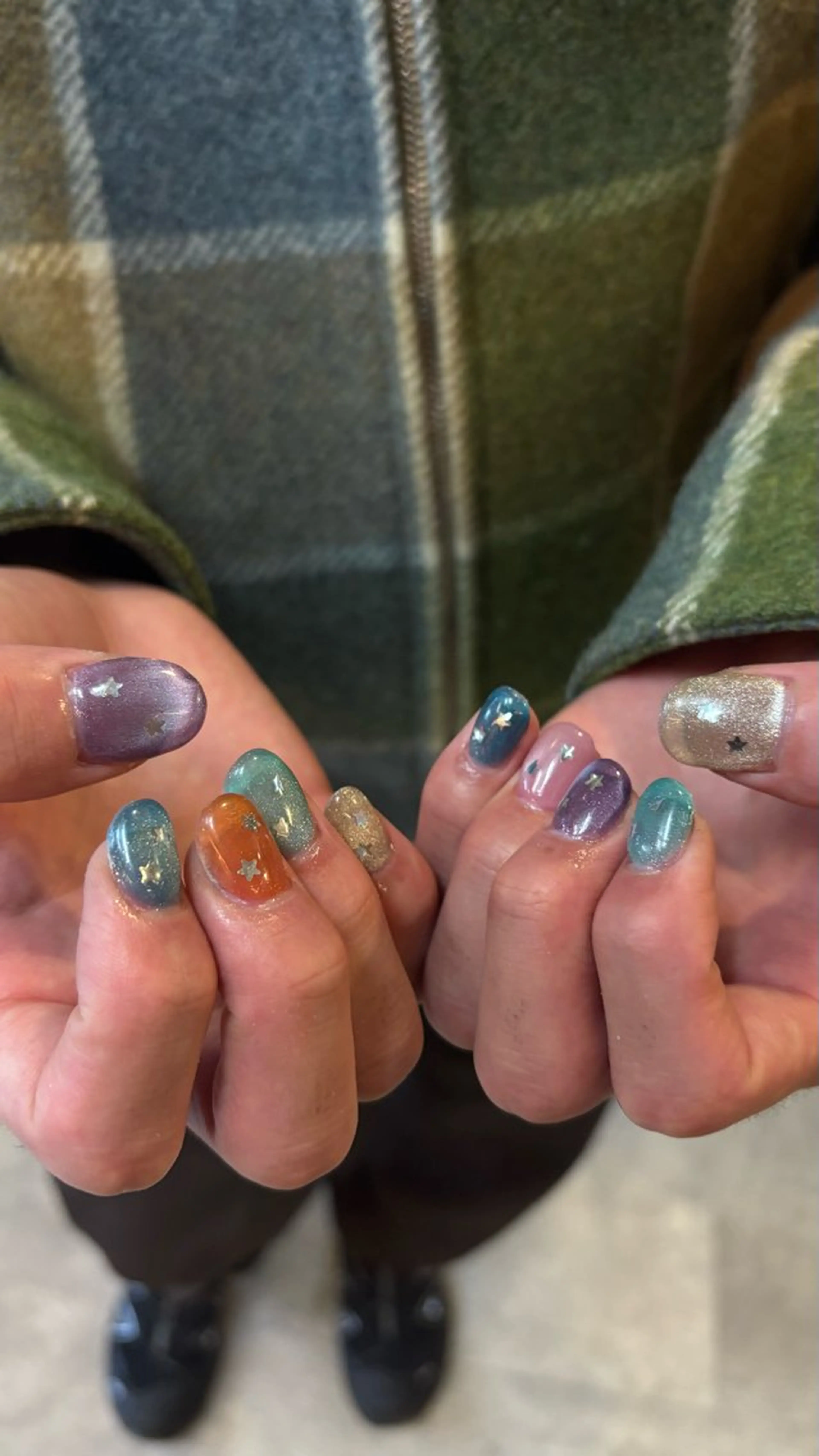 ネイル しおん🎶｜ひと 癖ニュアンス｜個性派のネイルデザイン