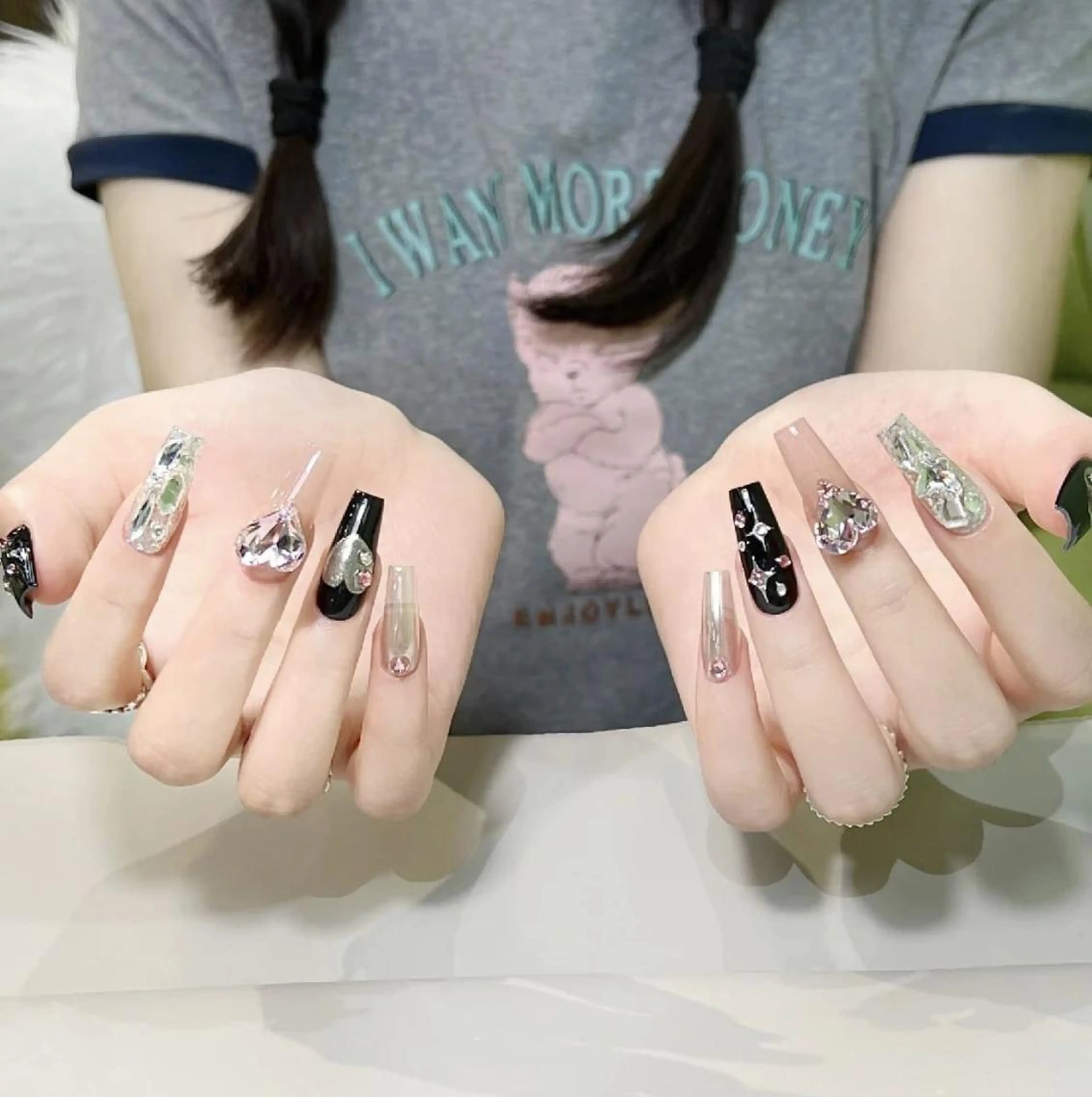 ネイル アートネイル 長さ出し ネイルチップ Queens ゲンのネイルデザイン