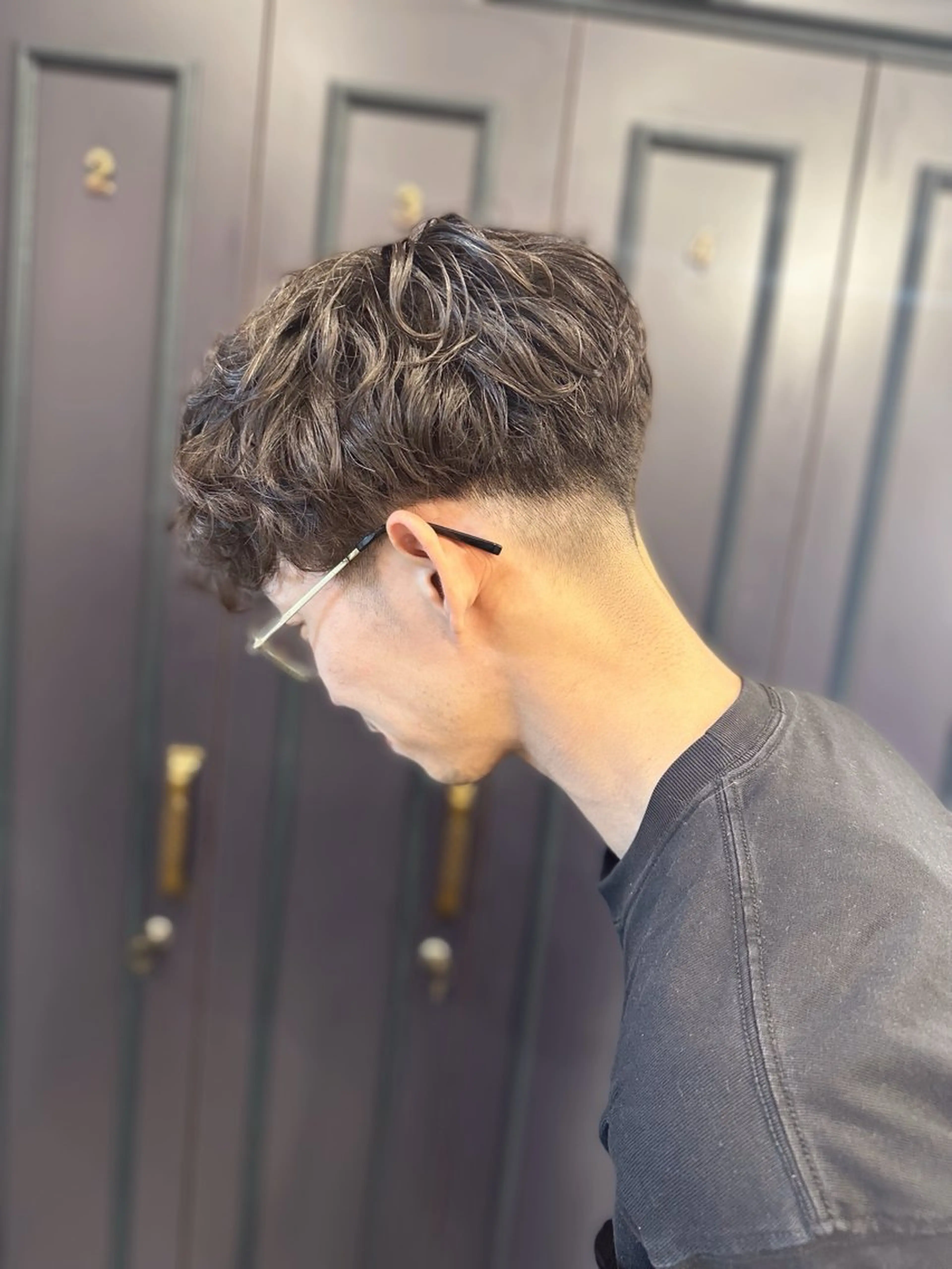 パーマ メンズ フェードカット メンズパーマ スペインカール 刈り上げ hair Dr. VEGA所属・池田 玖留美のヘアスタイル