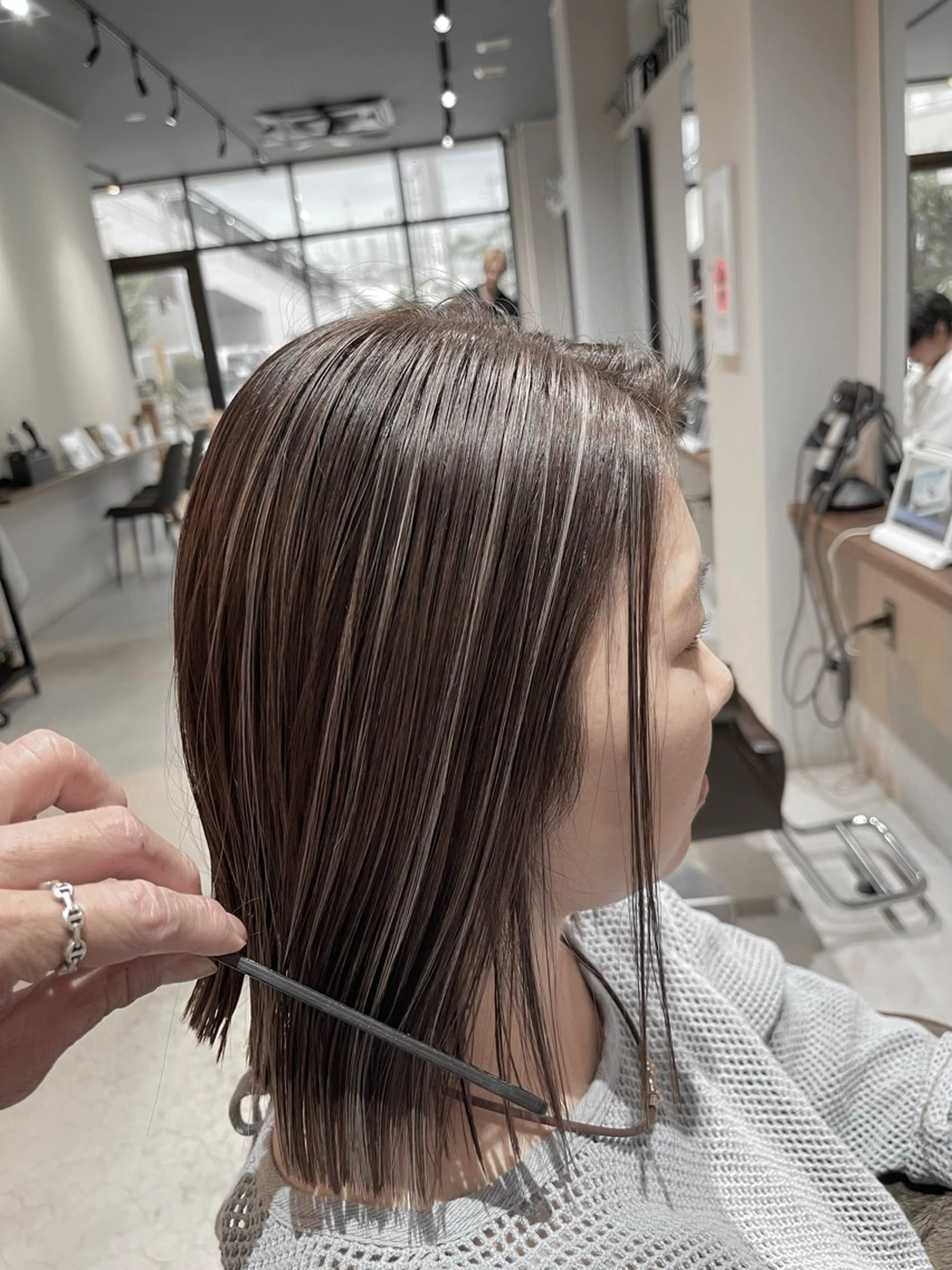 ミディアム カラー 透明感カラー ハイライトカラー ハイライト カット ヘアカラー ⭐︎白髪のお悩み 解決します⭕️のヘアスタイル