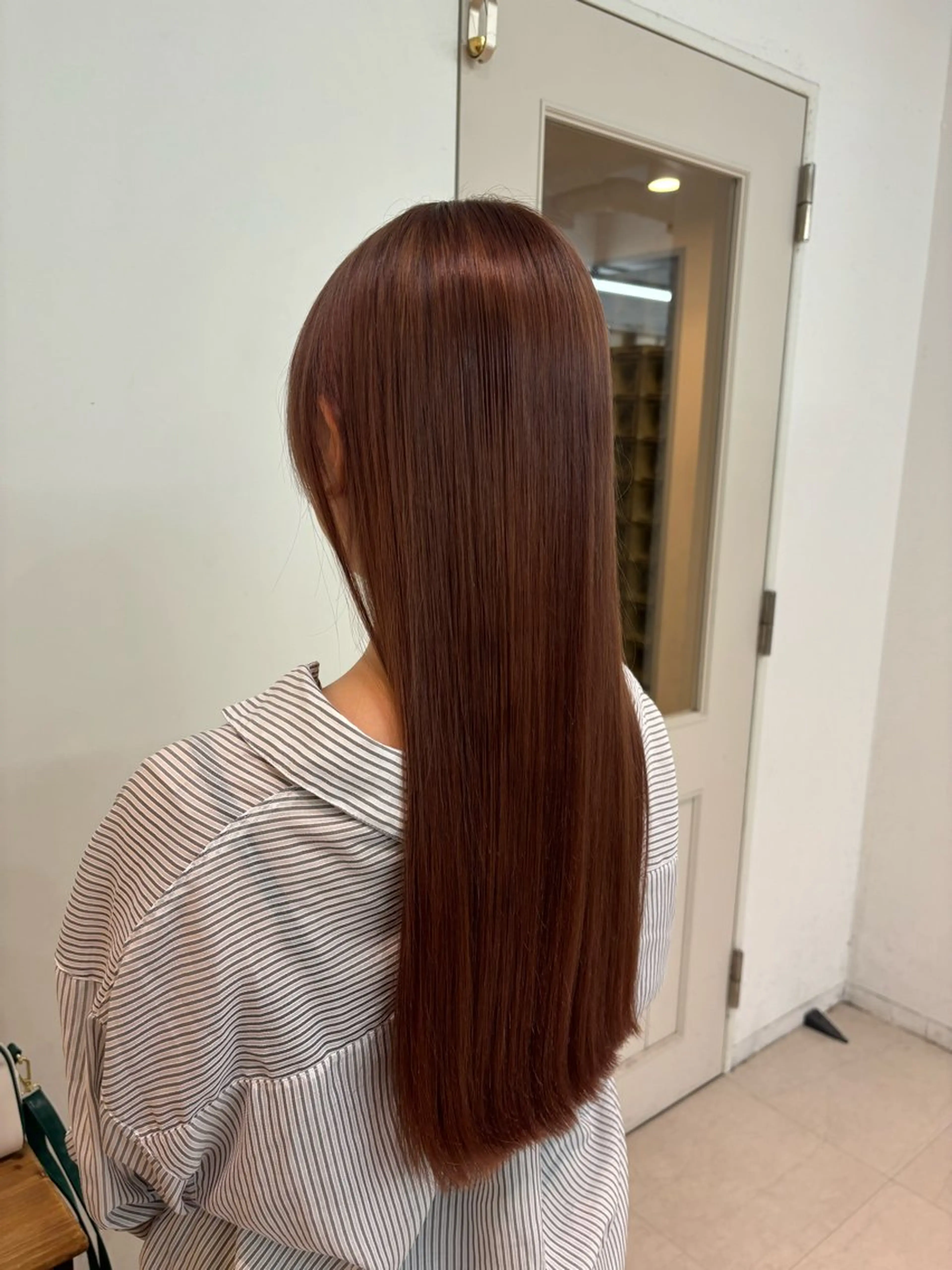 ロング カラー ベージュカラー ブリーチ ピンクカラー ピンクベージュ 室谷 ゆりあのヘアスタイル