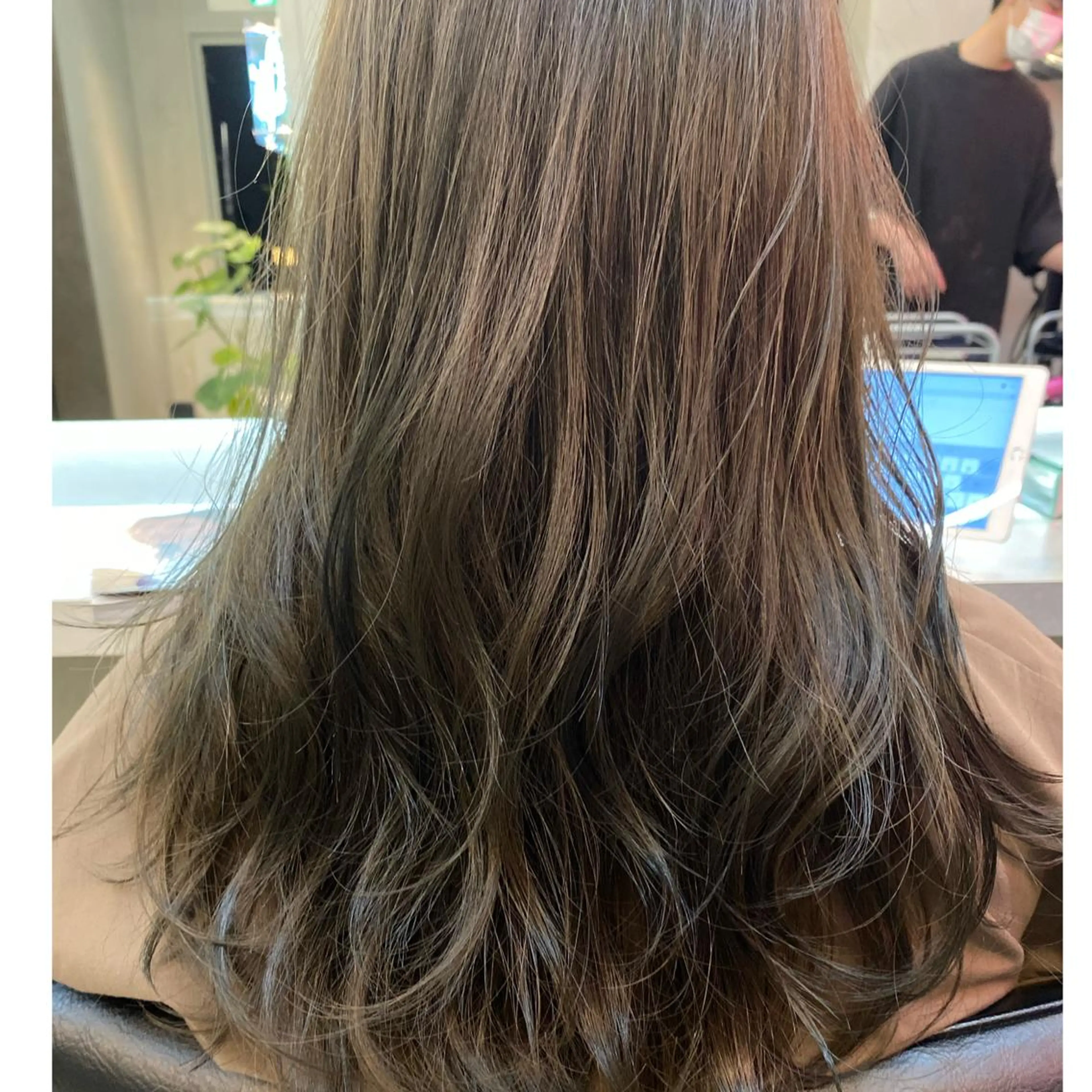 ロング カラー カット ヘアカラー トリートメント 岡野 静華のヘアスタイル