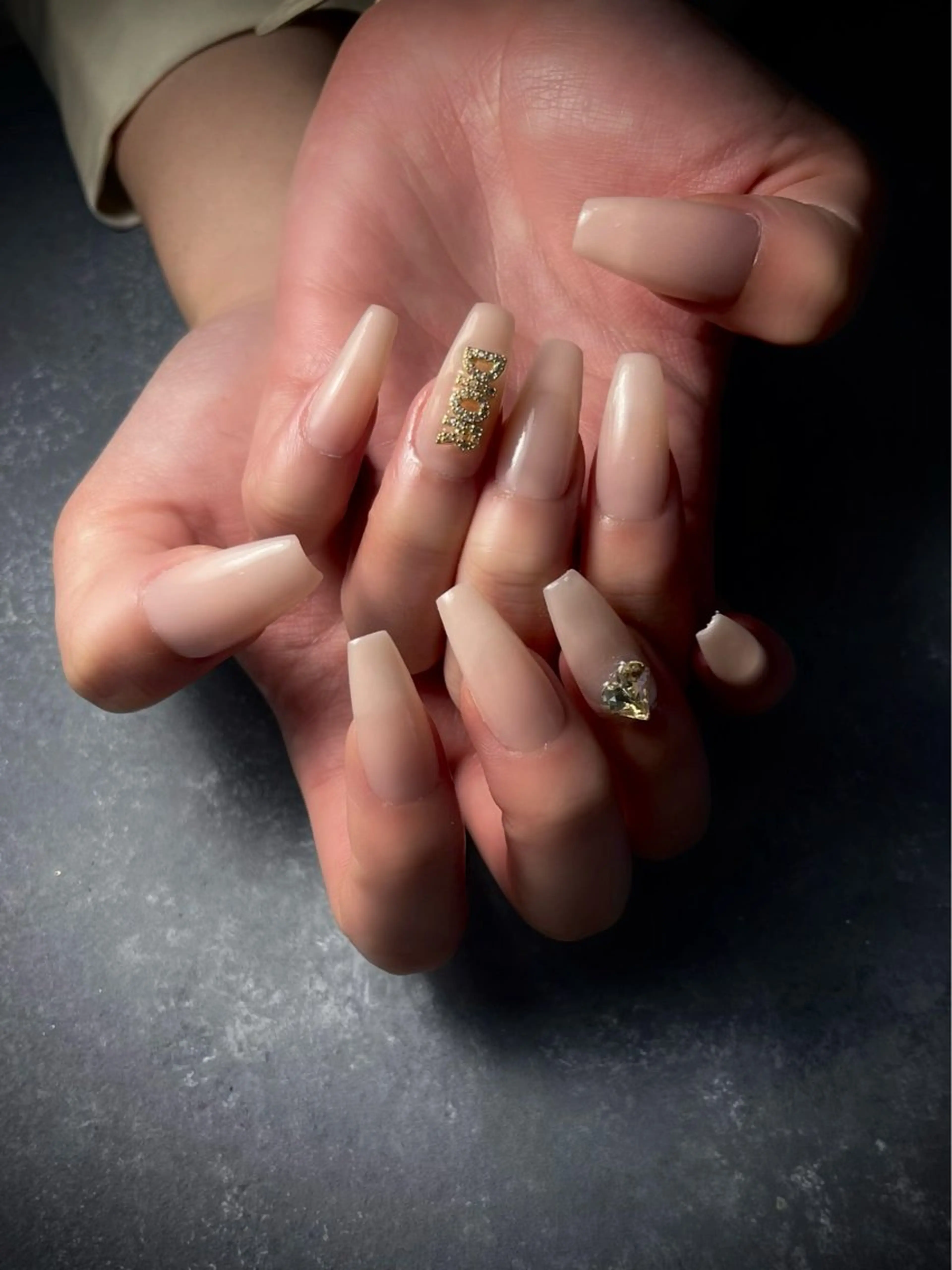 ネイル キラキラネイル マグネットネイル ワンカラーネイル スカルプネイル ワンホンネイル nine.🦋 YUKOのネイルデザイン