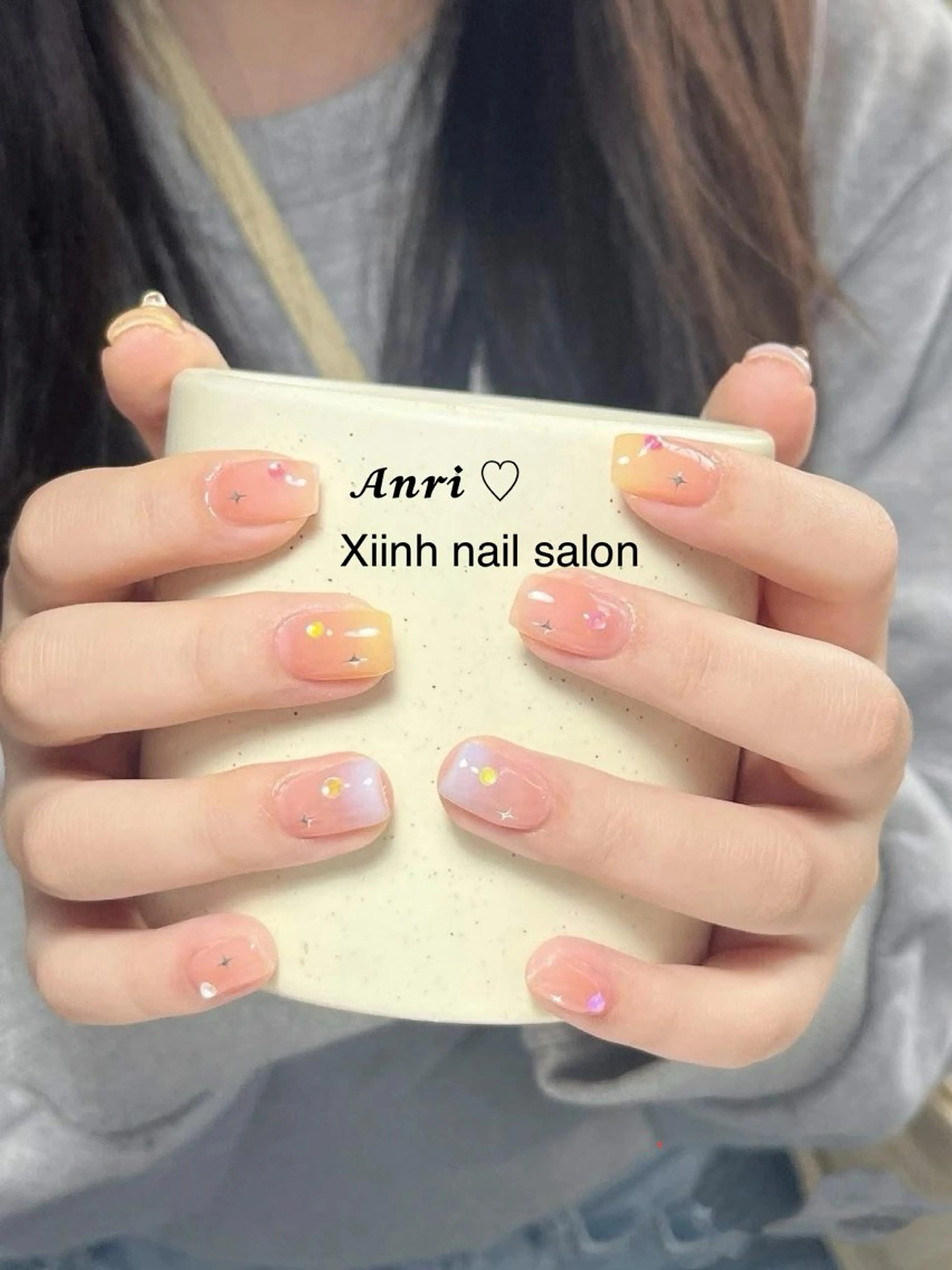 ネイル チークネイル 長さ出し フットネイル ジェルネイル 卒業式 𝓐𝓷𝓻𝓲 XiinhNailのネイルデザイン