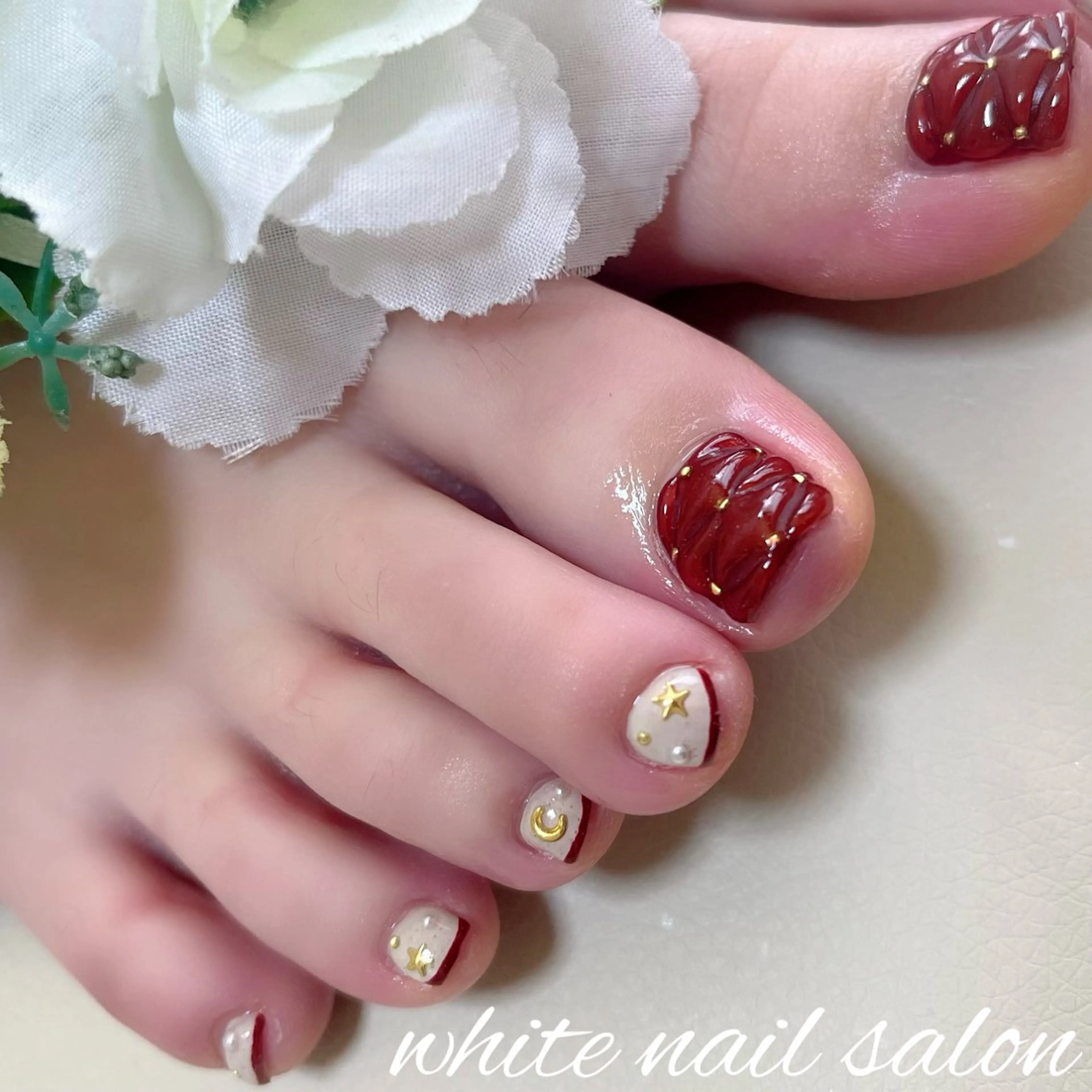 ネイル ラメ(グリッター) フットネイル white nail salonのネイルデザイン