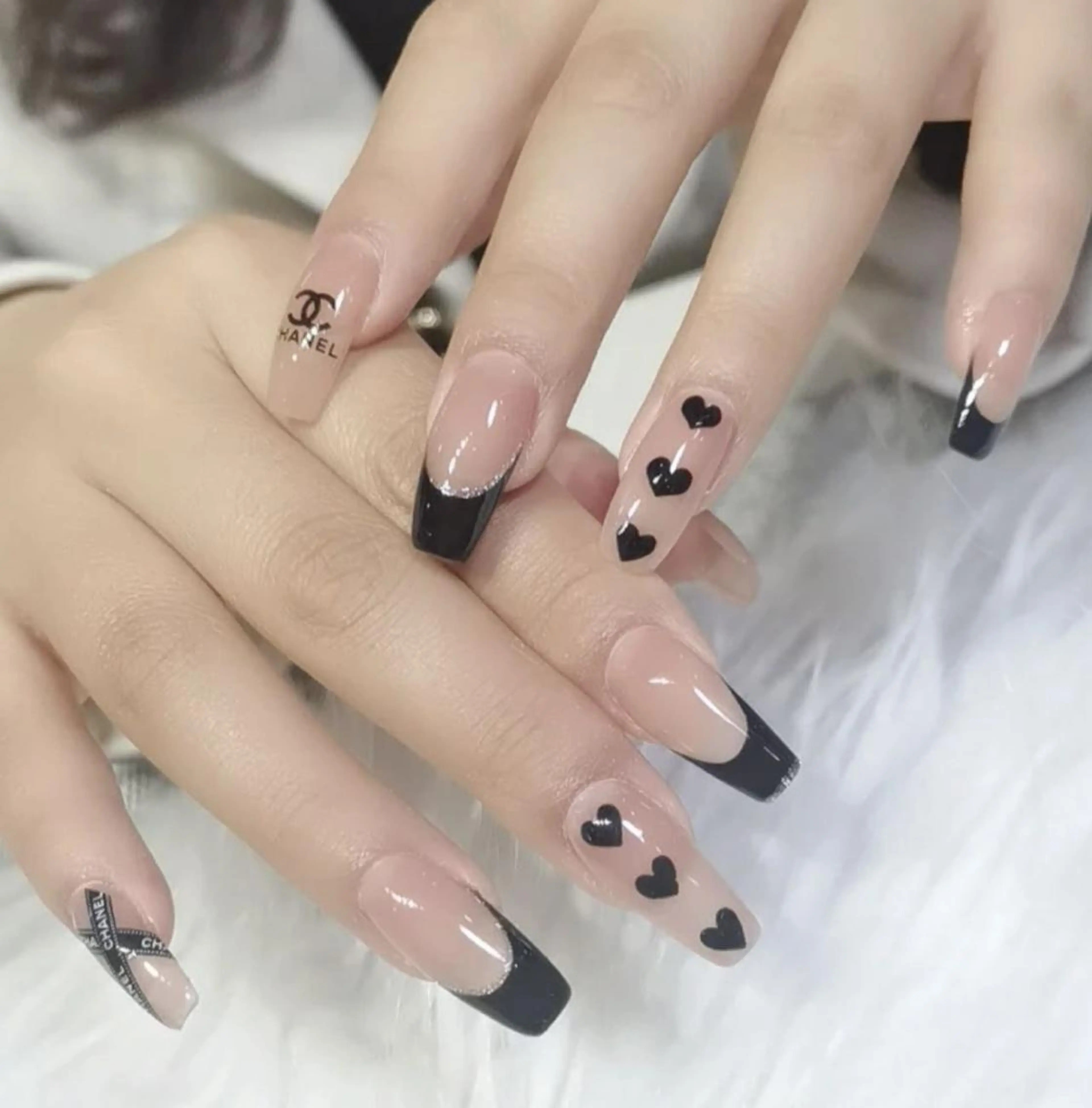 ネイル アートネイル 長さ出し ネイルチップ Queens テイのネイルデザイン