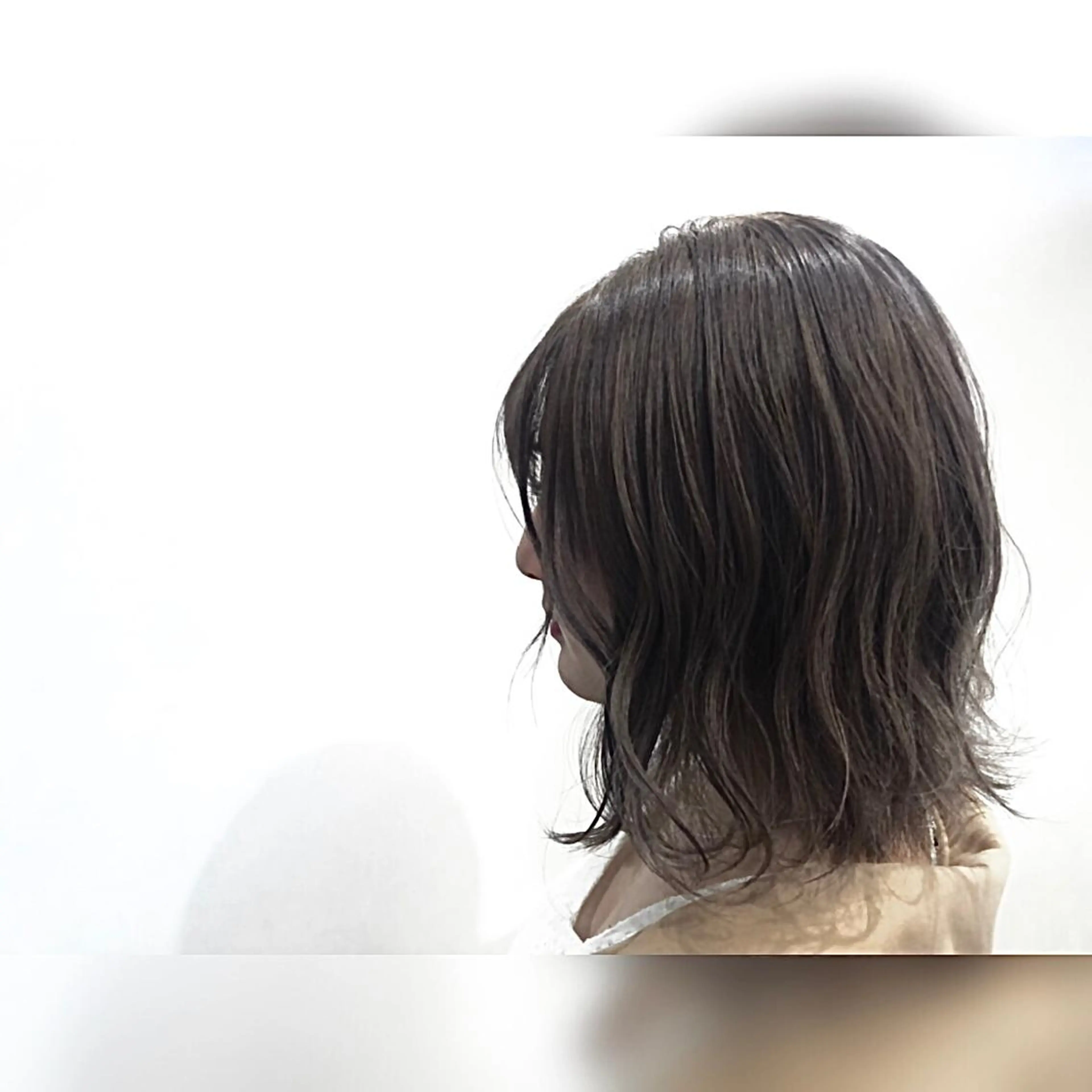 ミディアム カラー 透明感カラー グレージュ マイ 【川口】のヘアスタイル
