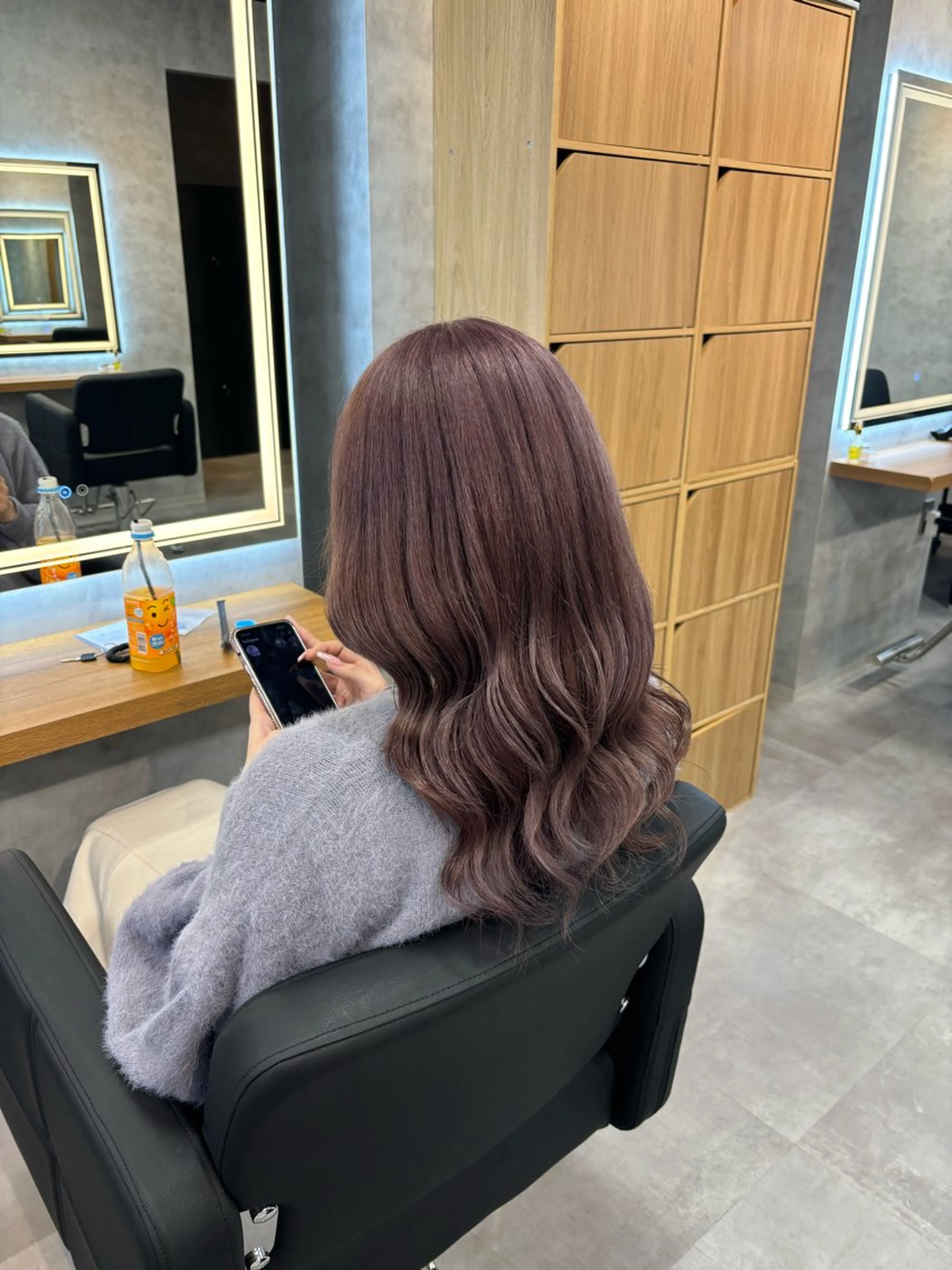 ロング カラー パーマ ヘアアレンジ 透明感ブリーチカラー 🌈TOMOHIROのヘアスタイル