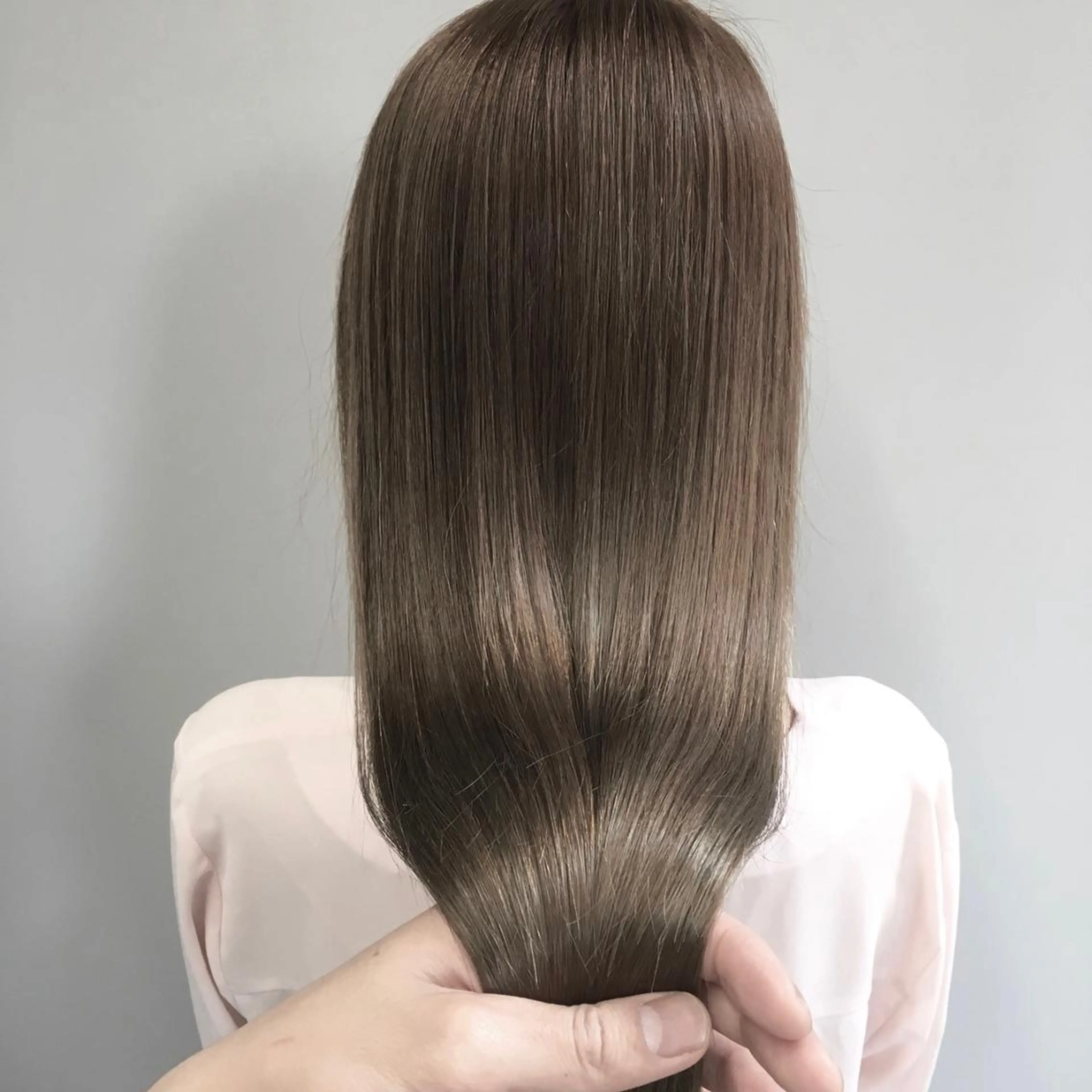 セミロング 透明感ハイトーン☆ 今津 佑太のヘアスタイル