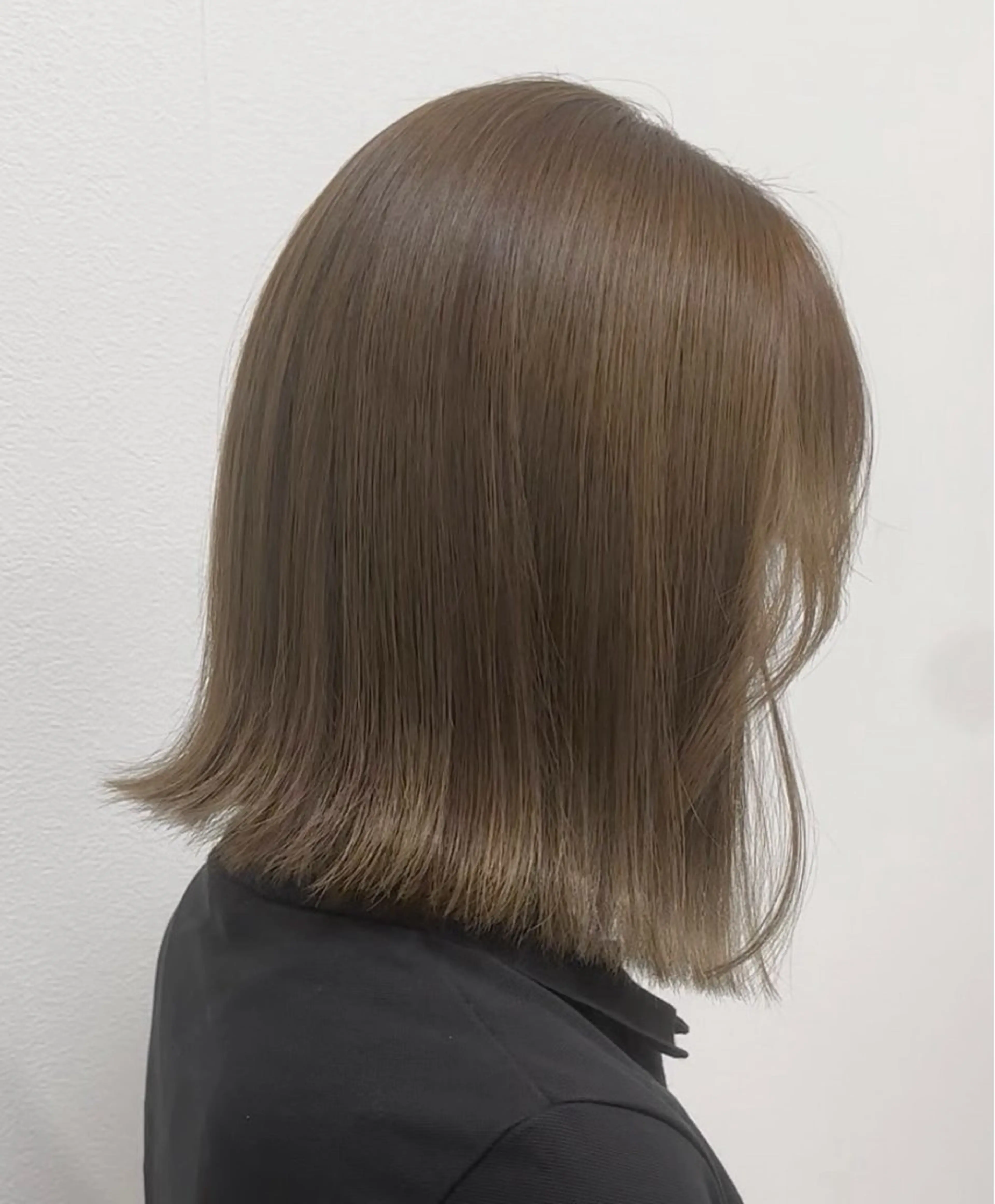 ミディアム カラー Moe by aria所属・飯田 冴のヘアスタイル