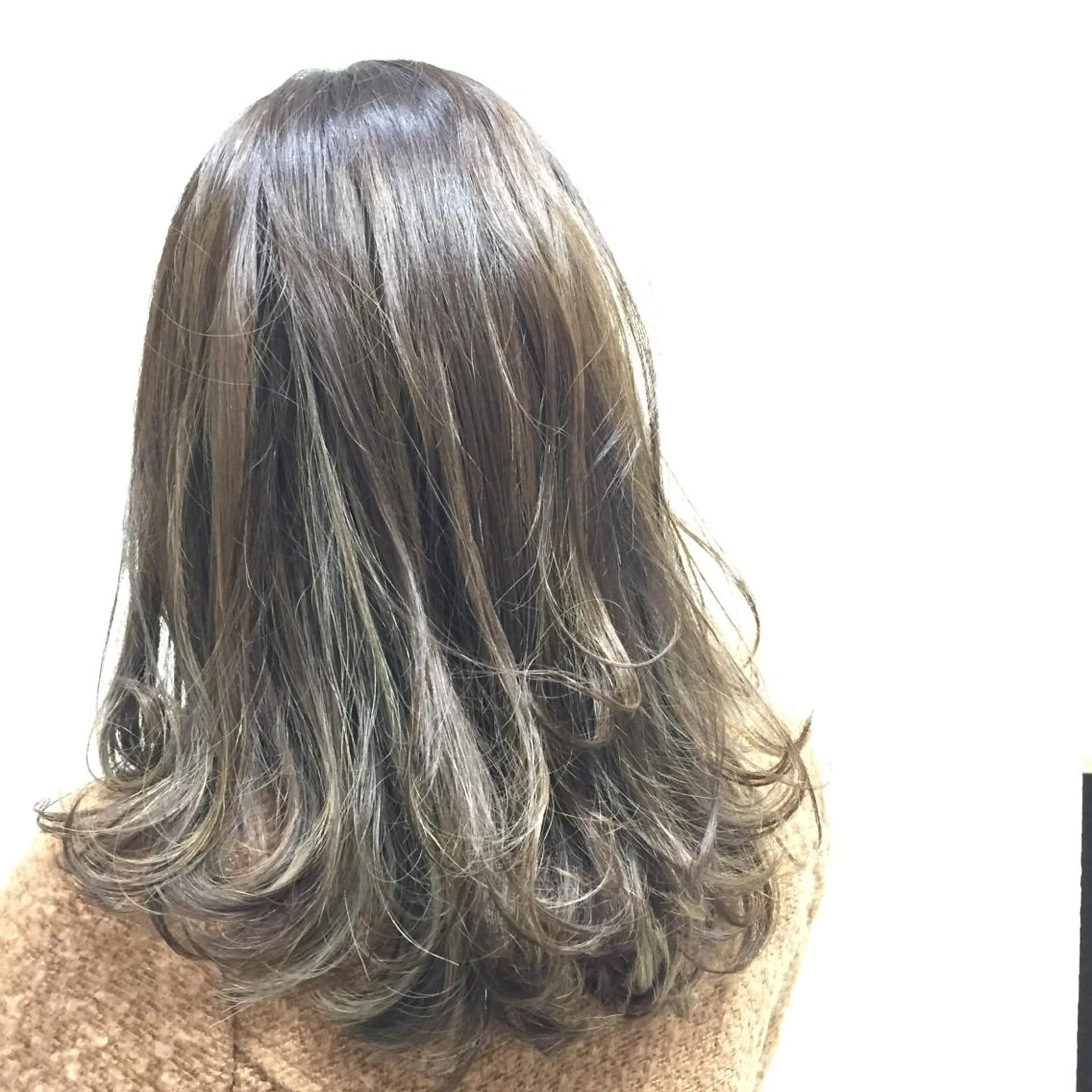 セミロング カラー ヘアアレンジ BonD hairのヘアスタイル