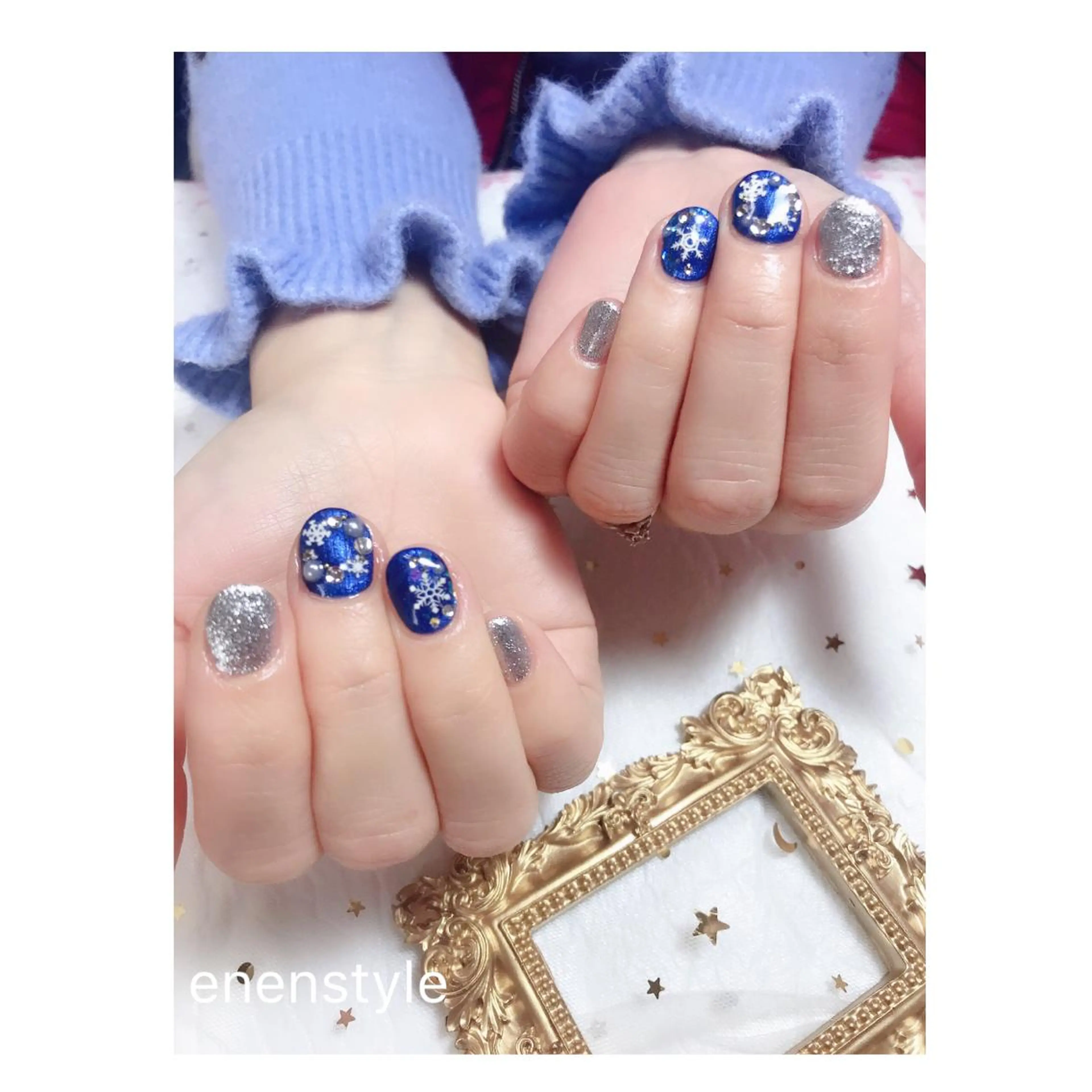 ショート ネイル クリスマス ブルー ジェルネイル ニュアンスネイル オフィスネイル ハンドネイル 👑enen style👑のネイルデザイン