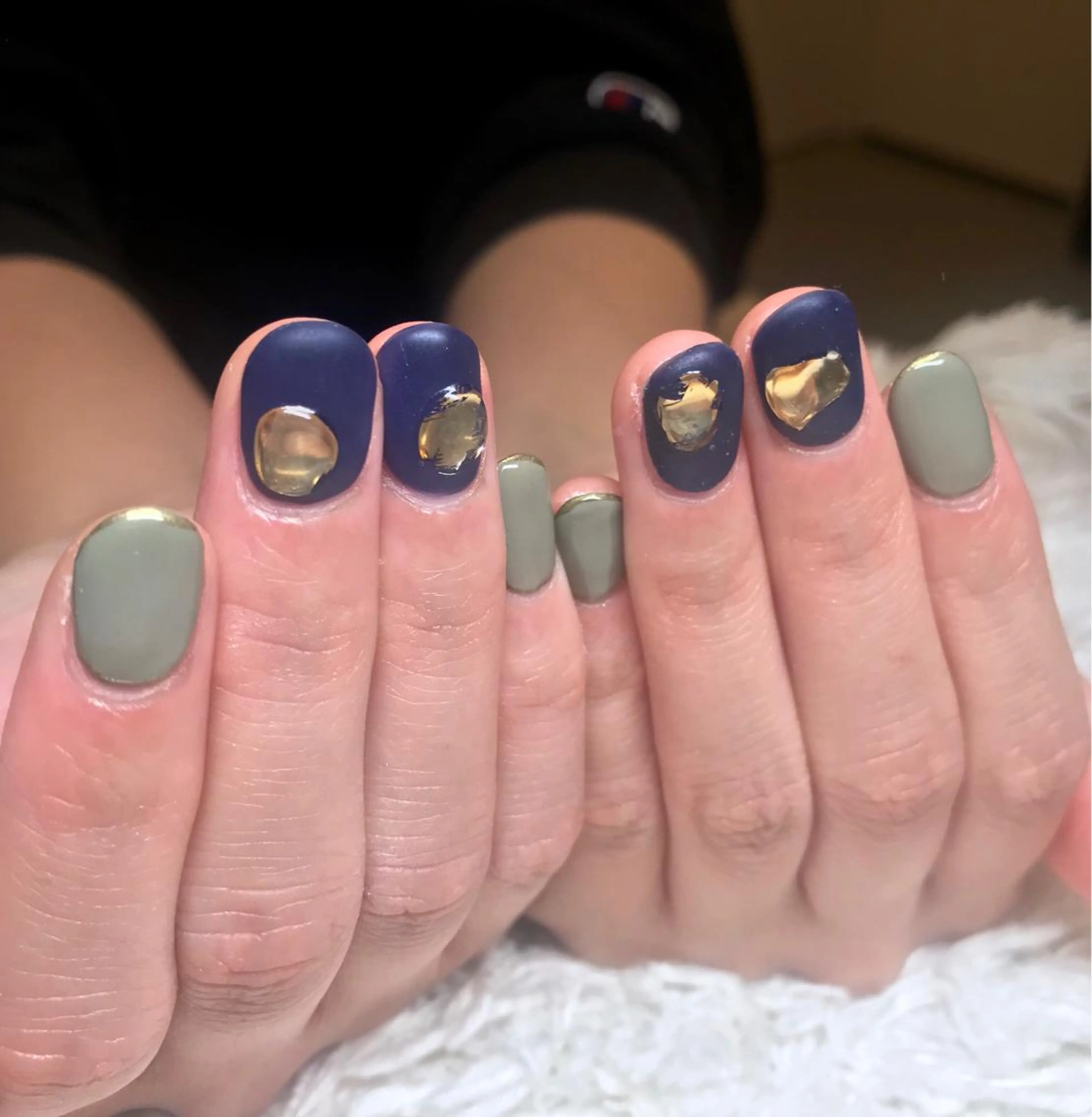 ショート カラー パーマ ヘアアレンジ ネイル ゴールド マットネイル ハンドネイル ハンドケア nail&eye Aoのマツエク・マツパデザイン