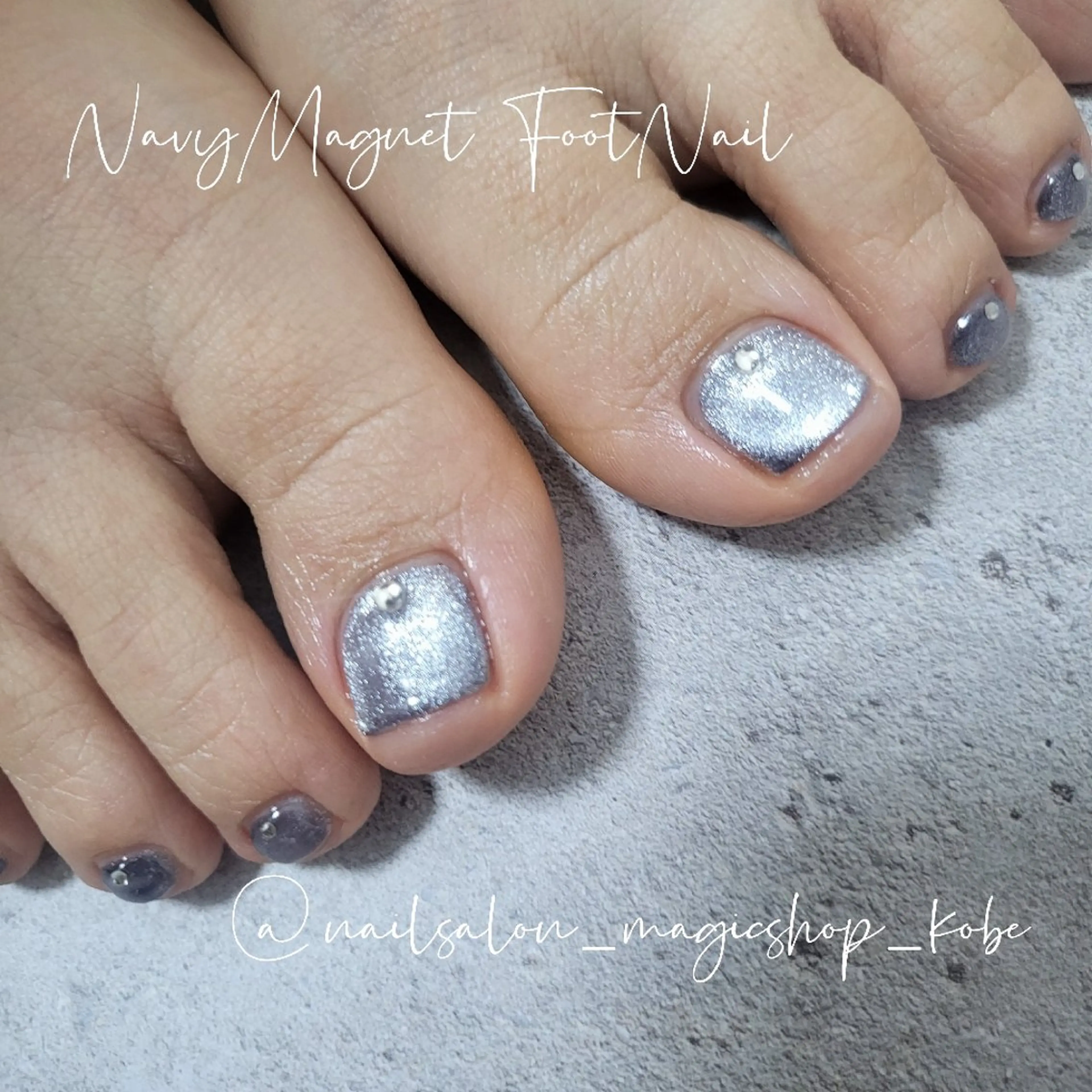 ネイル ブルー フットネイル ジェルネイル 水色 マグネットネイル フットネイル Nailsalon MagicShopのネイルデザイン