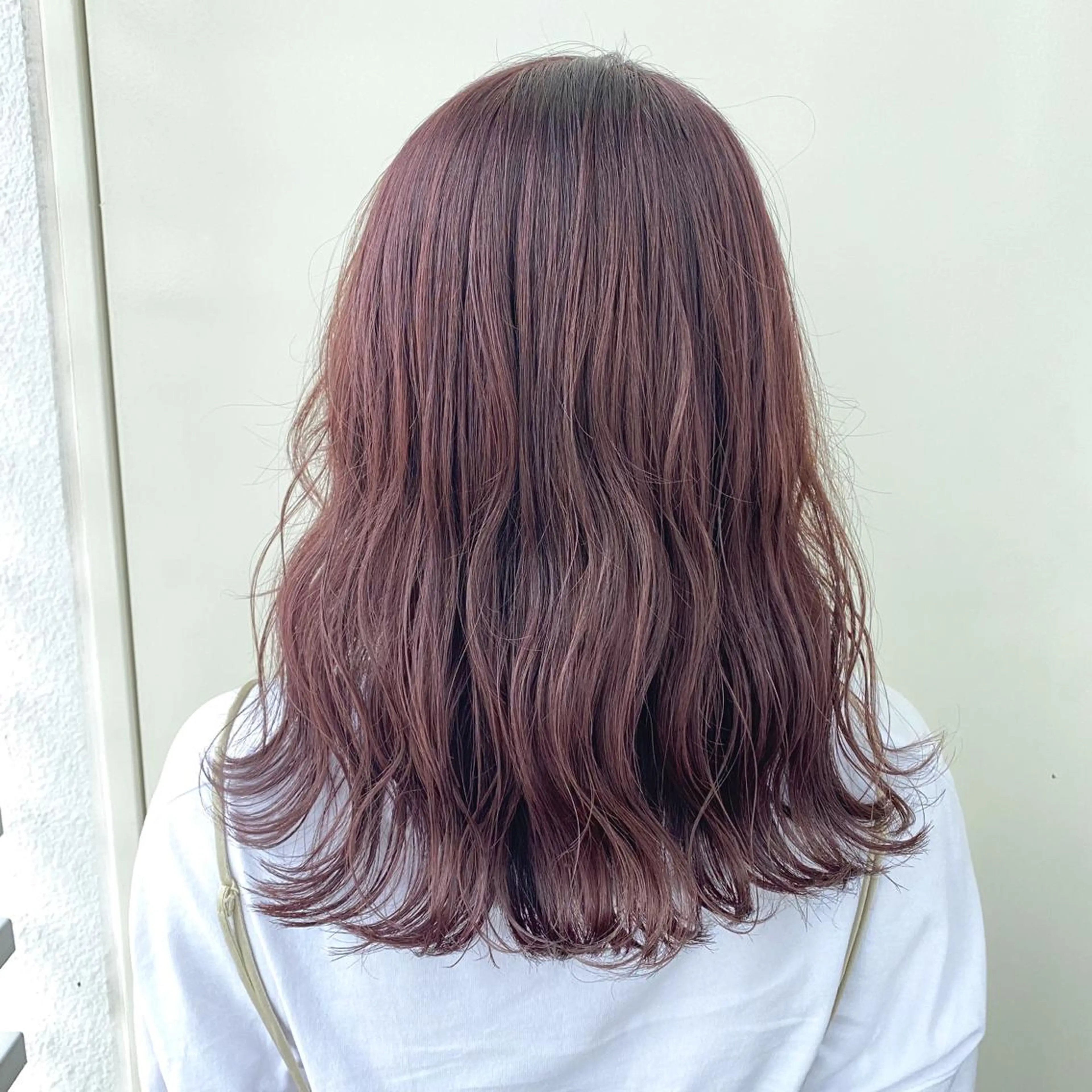 ミディアム カラー 韓国ヘア顔周りカット 艶髪ベージュtamaのヘアスタイル