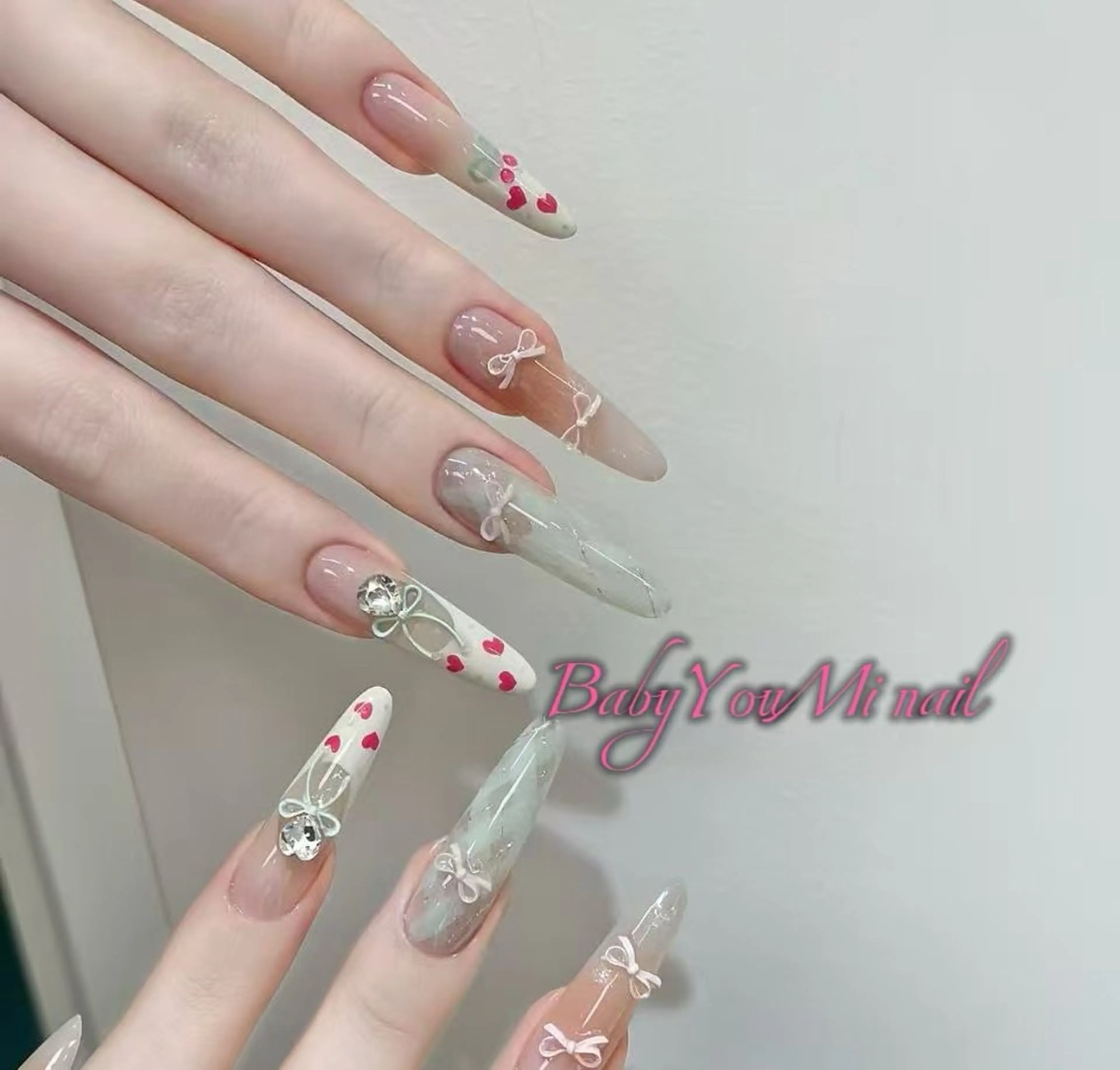 ネイル オーロラネイル フラワーネイル フットネイル フレンチネイル ジェルネイル ハンドネイル BabyYouMi nailのネイルデザイン