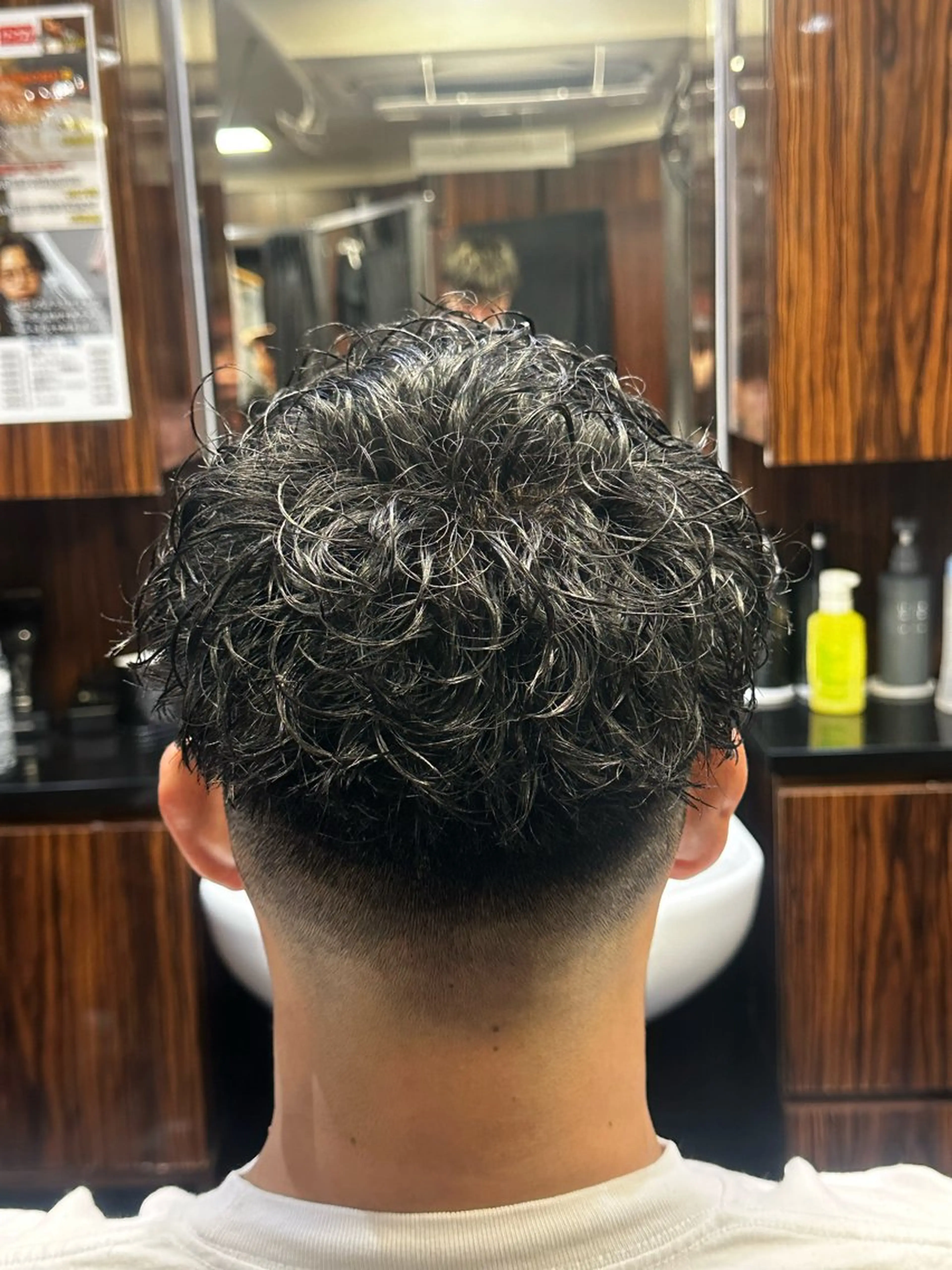 ショート パーマ メンズ ヒロ銀座 東京駅八重洲店所属・【メンズ専門】🔥 カミマンのヘアスタイル