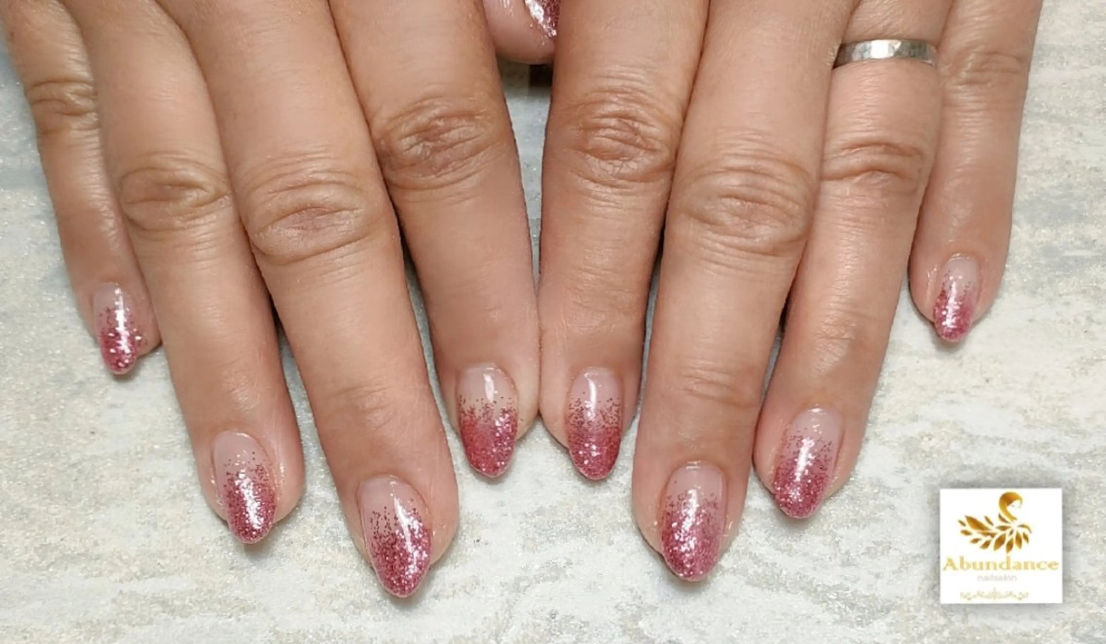 ネイル 桜ネイル ラメ(グリッター) 春ネイル ハンドネイル 完全予約制個室サロン Abundancesのネイルデザイン