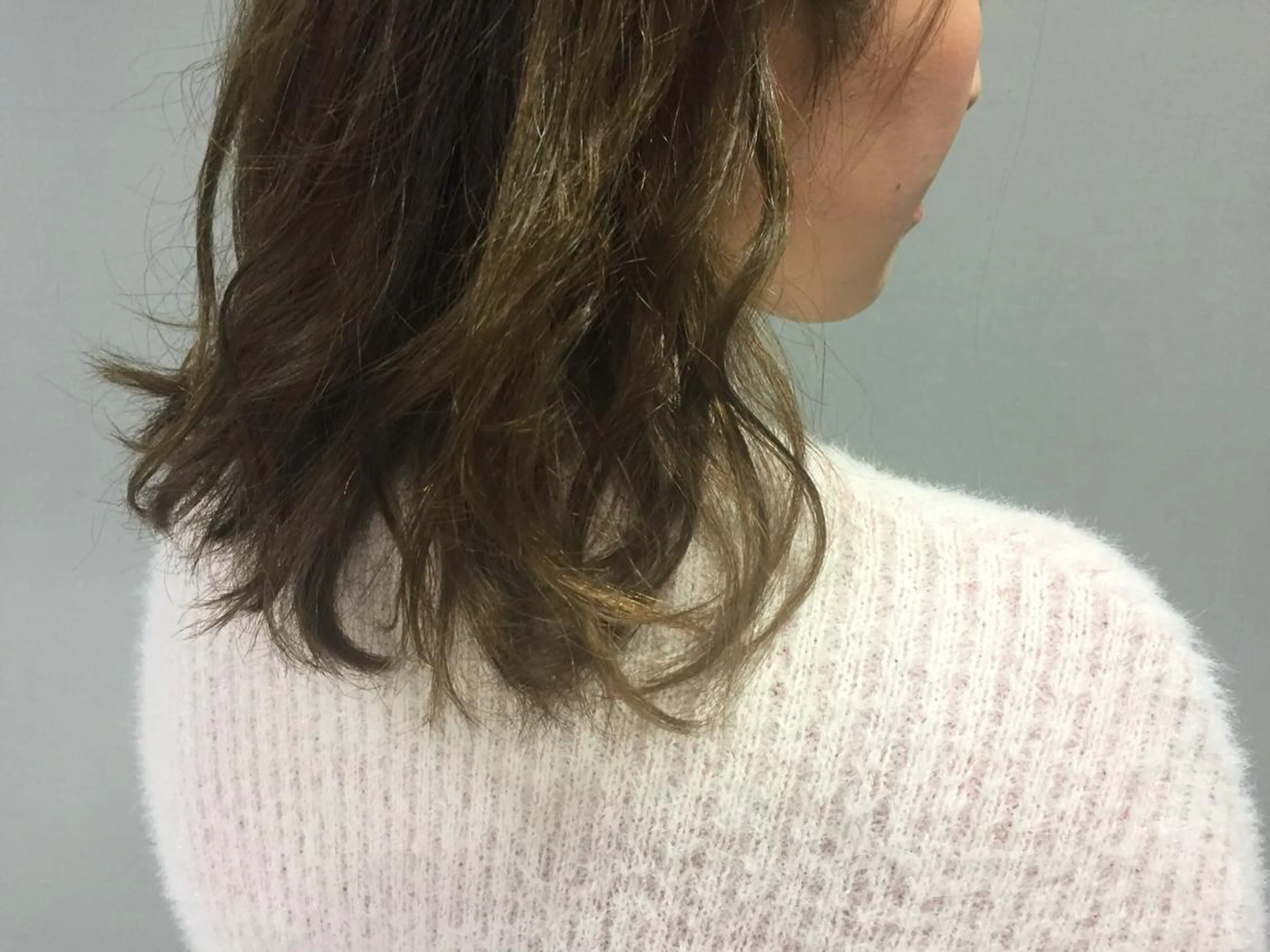 ミディアム セミロング カラー パーマ イルミナカラー 韓国ヘア✨グレージュ カラーasamiのヘアスタイル