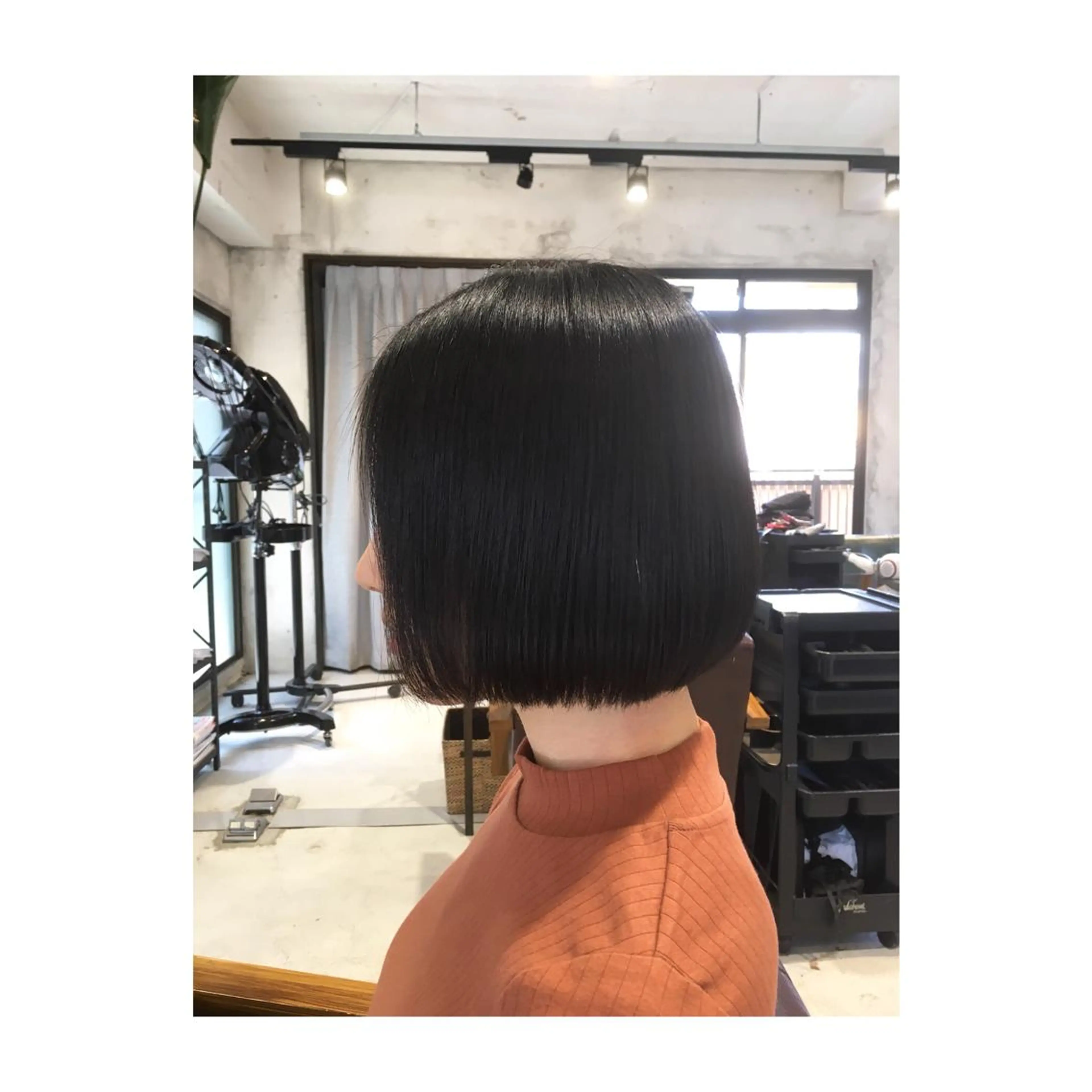 ショート カラー ボブ アオガミ （前髪顔周りカット）のヘアスタイル