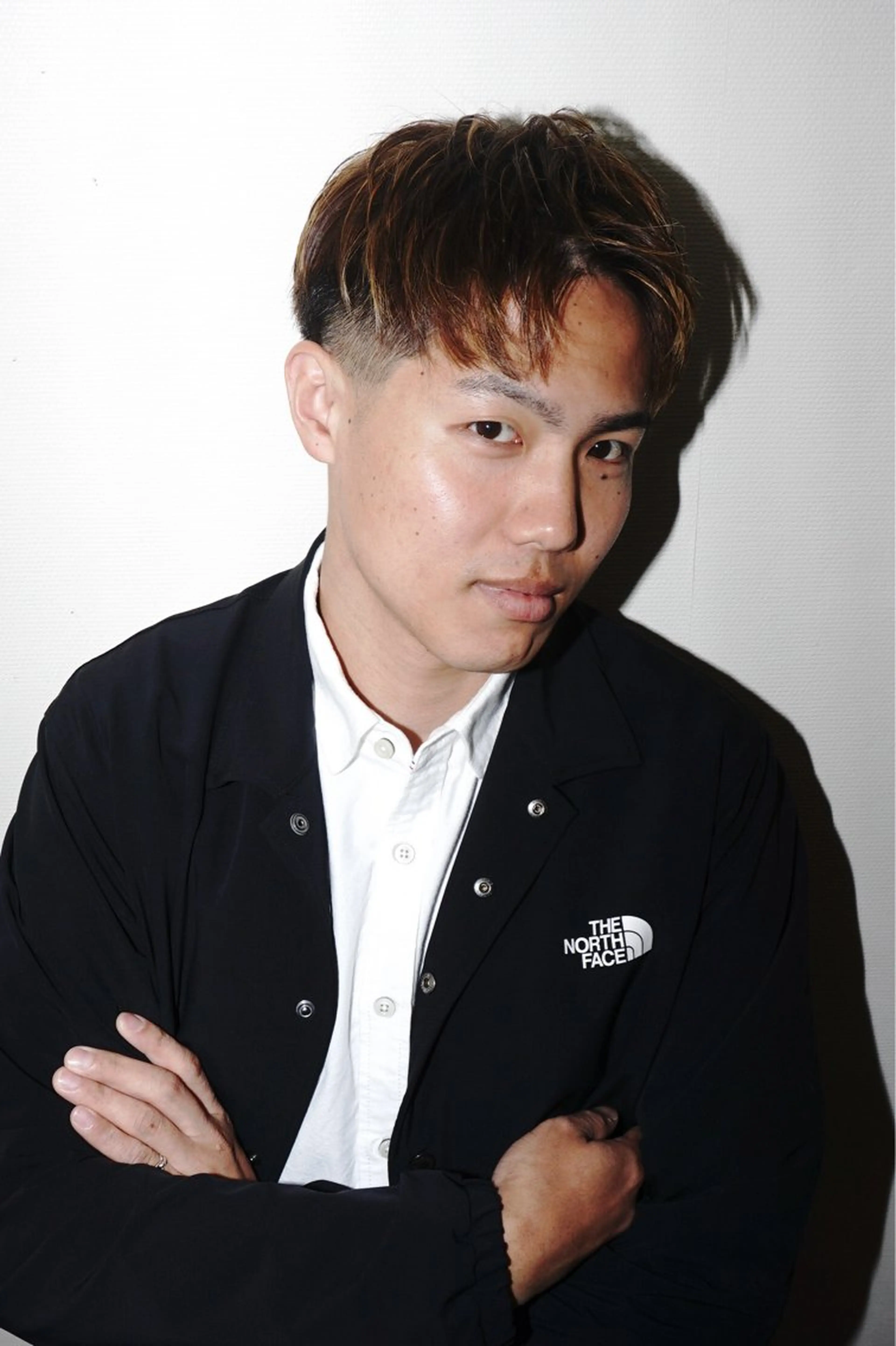 ショート カラー メンズ アップバング メンズメッシュ ベージュカラー グラデーションカラー メッシュ カット ヘアカラー DAD　BARBERSHOP所属・三宮メンズカット ヨシイッキのヘアスタイル