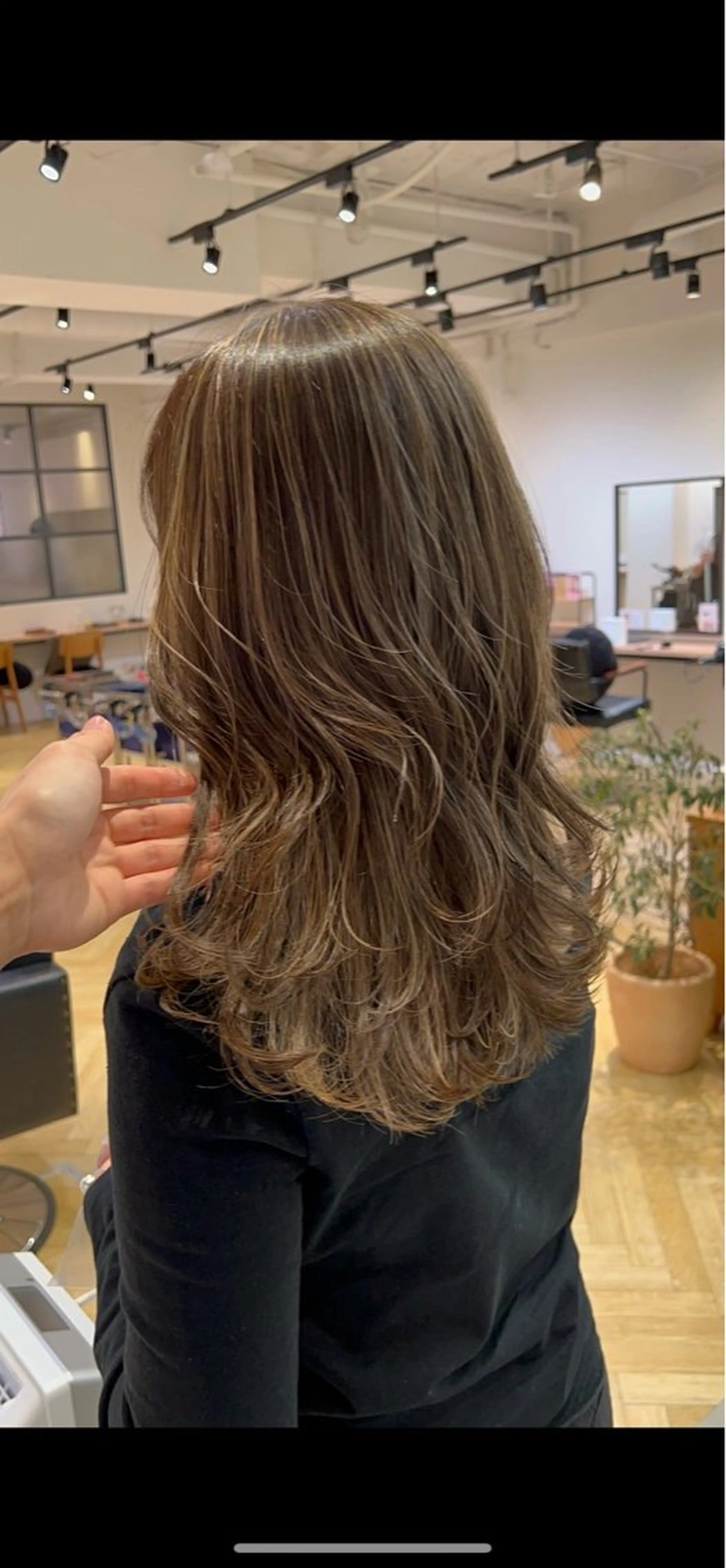 ミディアム KNOWHOW/思川 阿耶のヘアスタイル