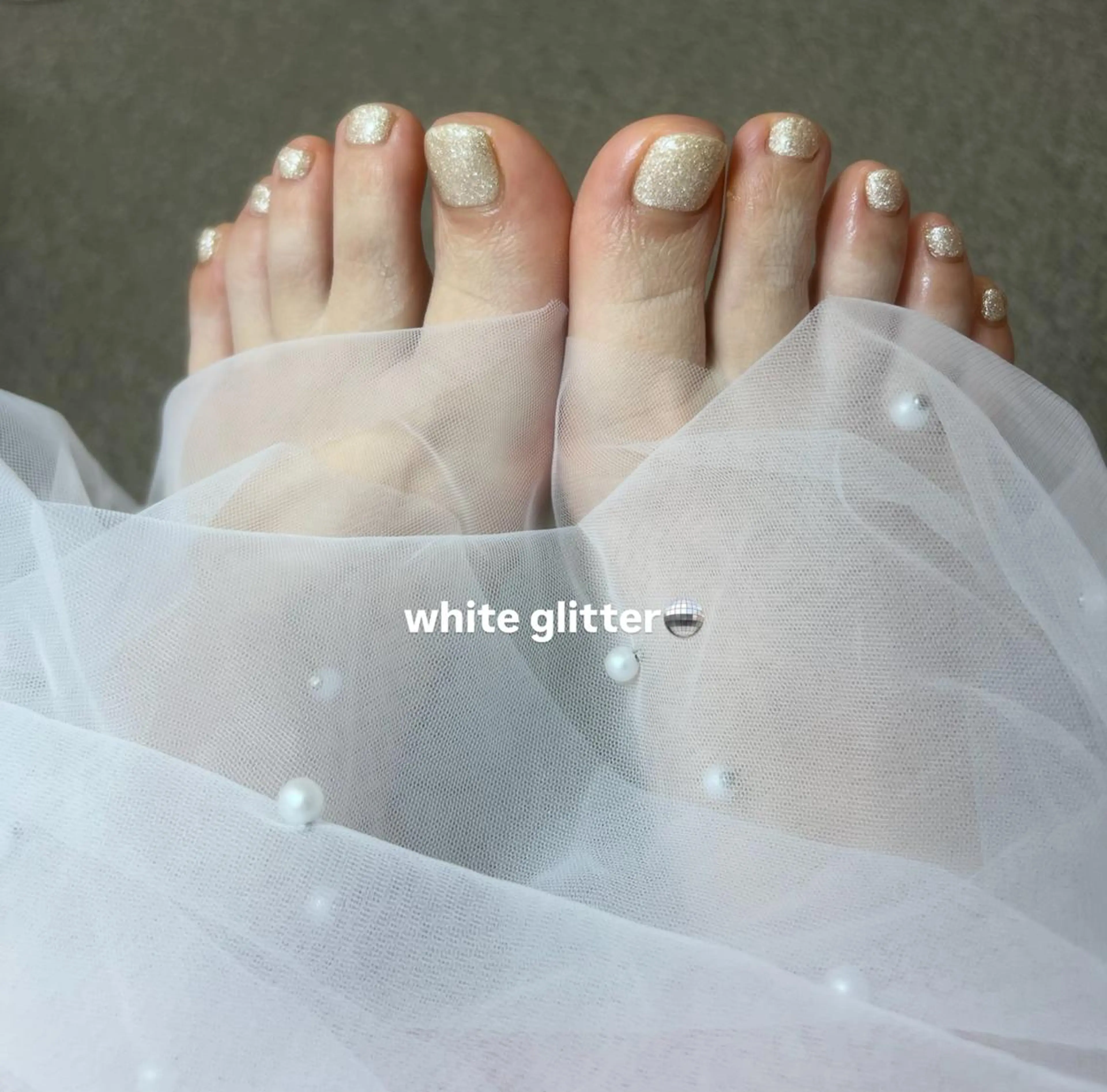 ネイル キラキラネイル ホワイト フットネイル Teasiameme 宮本のネイルデザイン