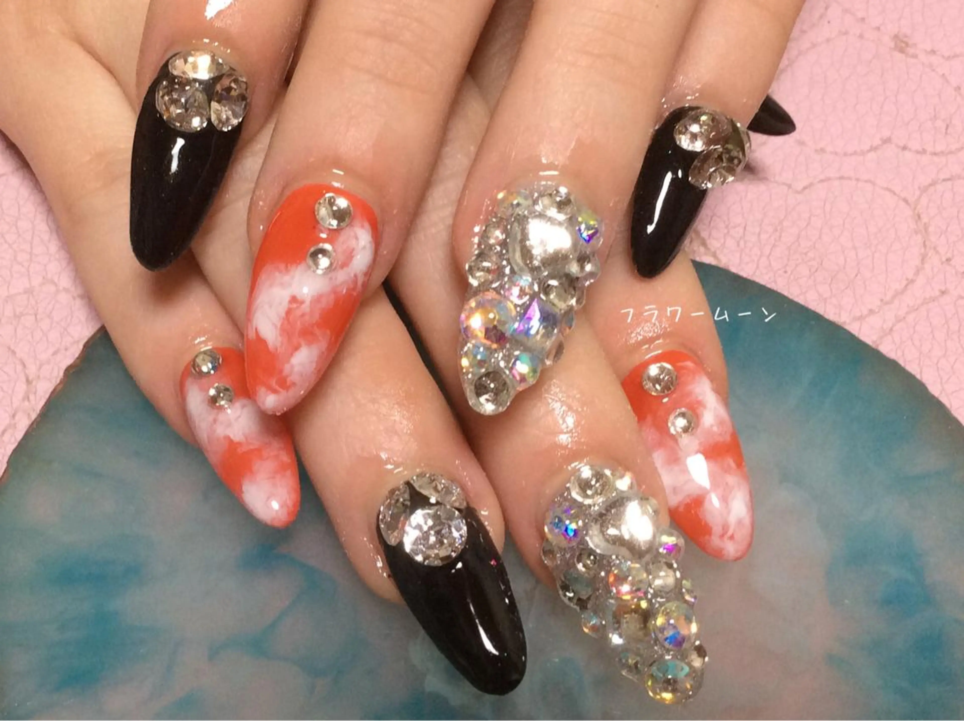 ネイル フラワー ムーンのネイルデザイン