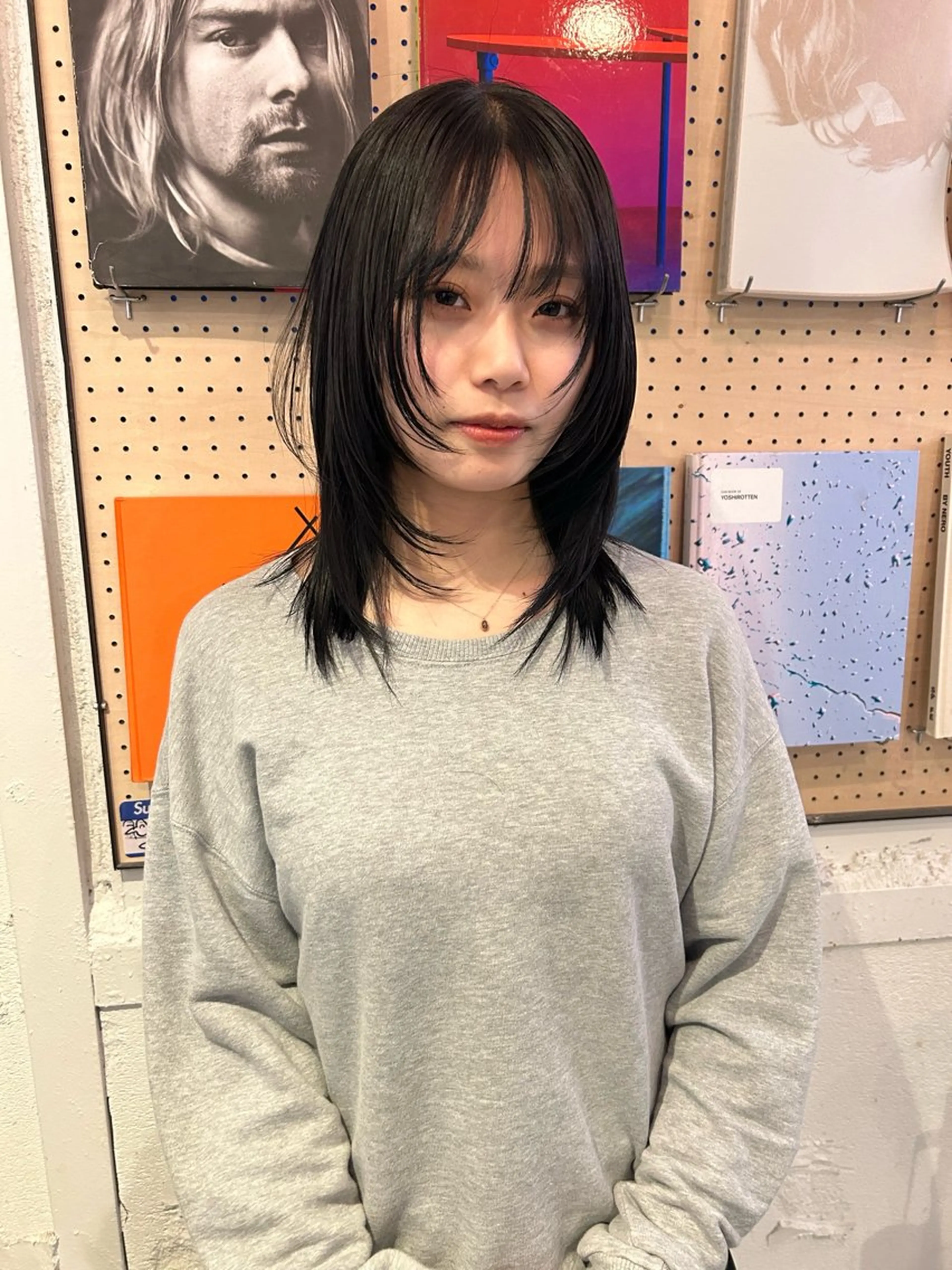 ミディアム カラー パーマ レイヤーカット ストレートパーマ カット 縮毛矯正 トリートメント Loom.所属・村上雅人 ナチュラルモードのヘアスタイル