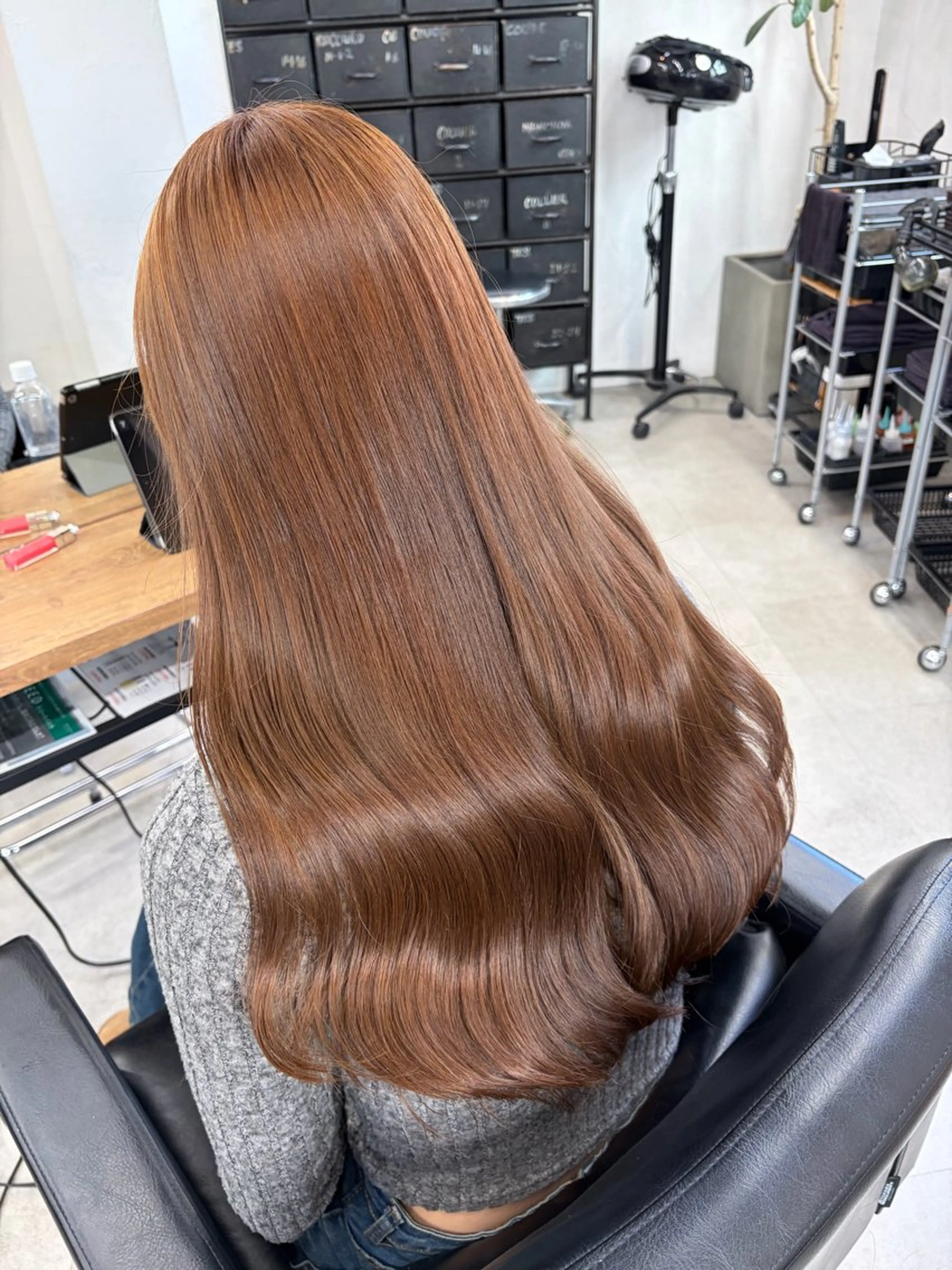 ロング カラー ベージュカラー ブリーチ ブラウンカラー ダブルカラー ブリーチなしカラー カット ヘアカラー トリートメント ヘアセット RYOSUKE ハイトーンのヘアスタイル