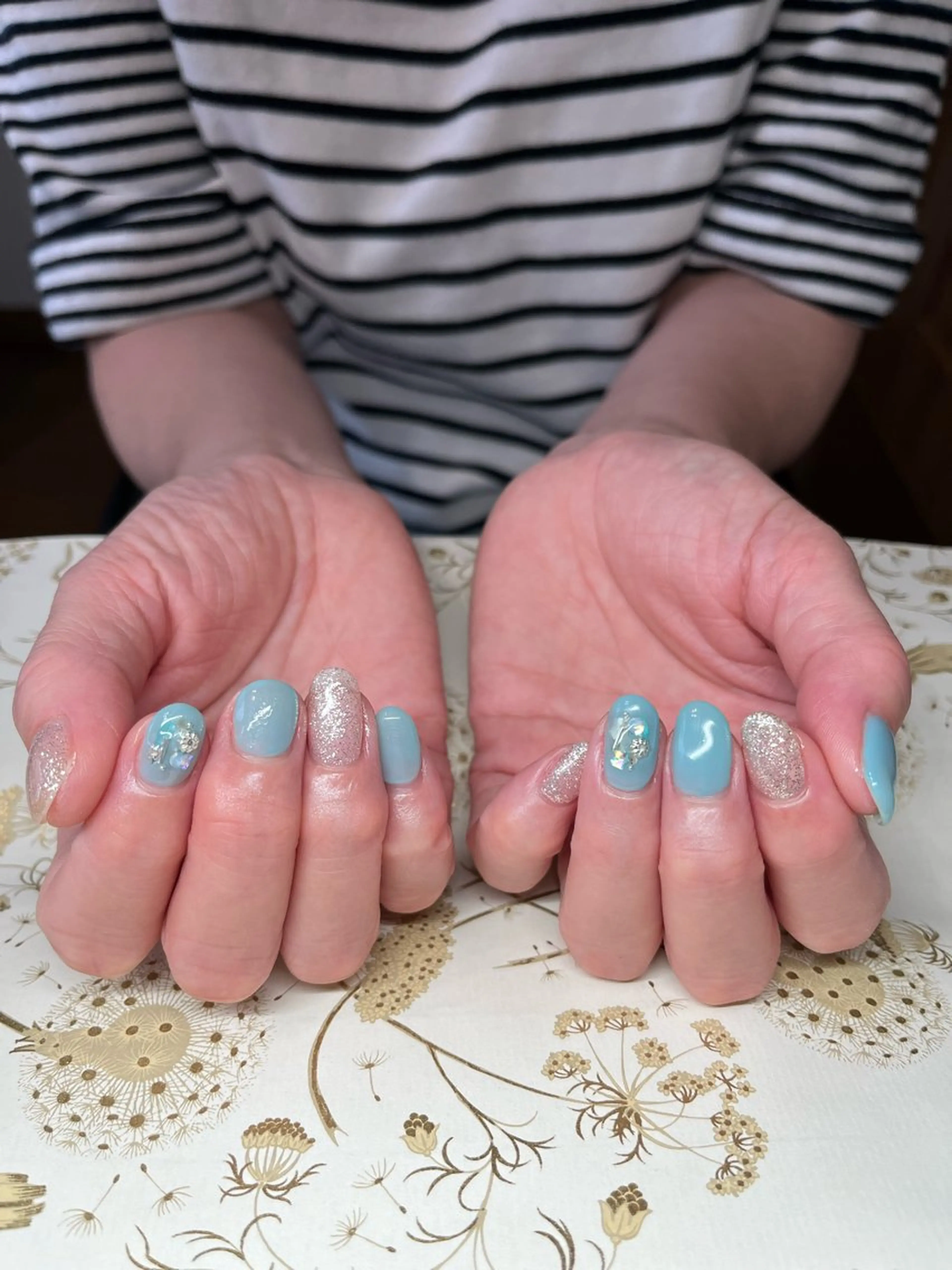 ネイル ブルー キラキラネイル シンプルネイル 夏ネイル miel nailのネイルデザイン