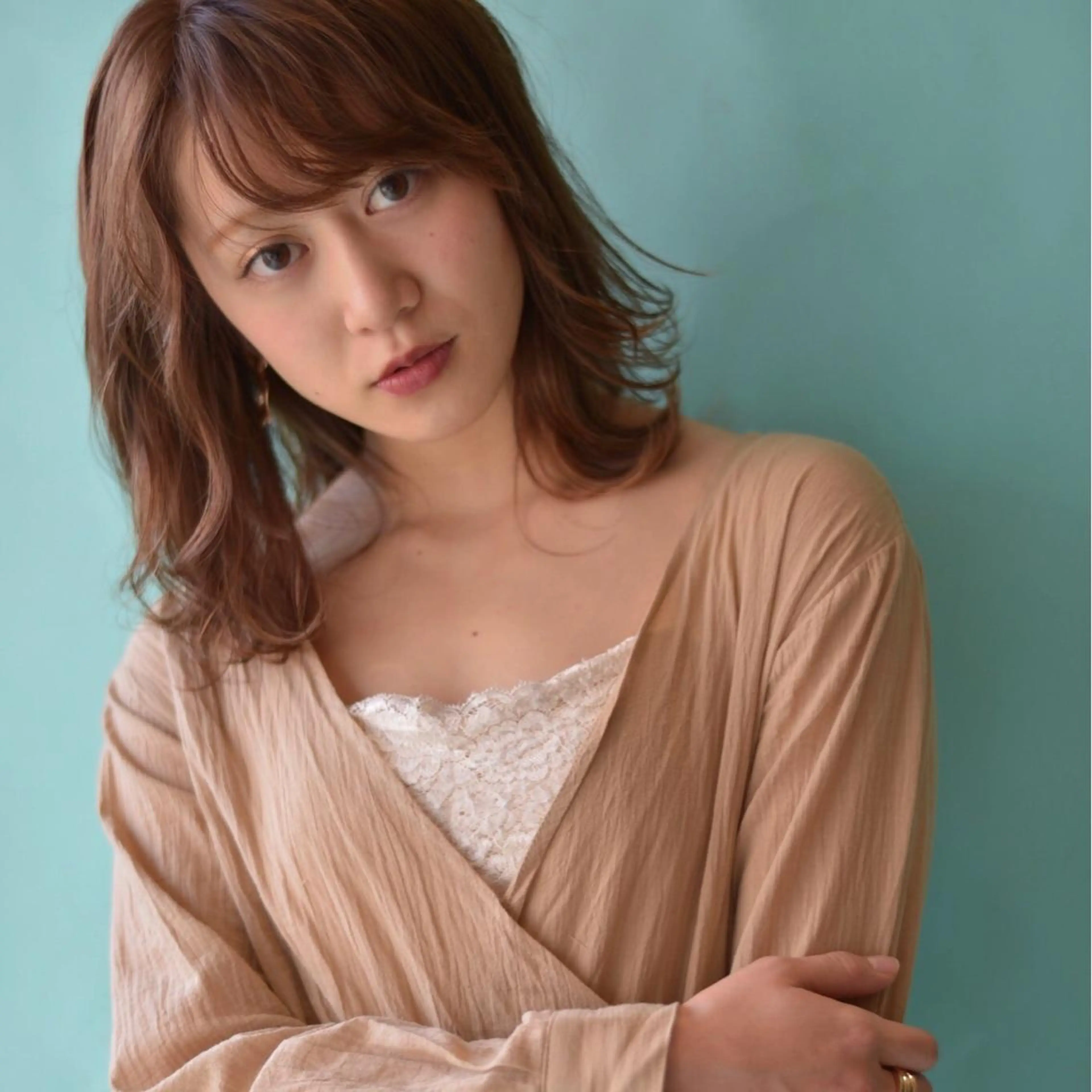 セミロング カラー GLROW haruhiのヘアスタイル