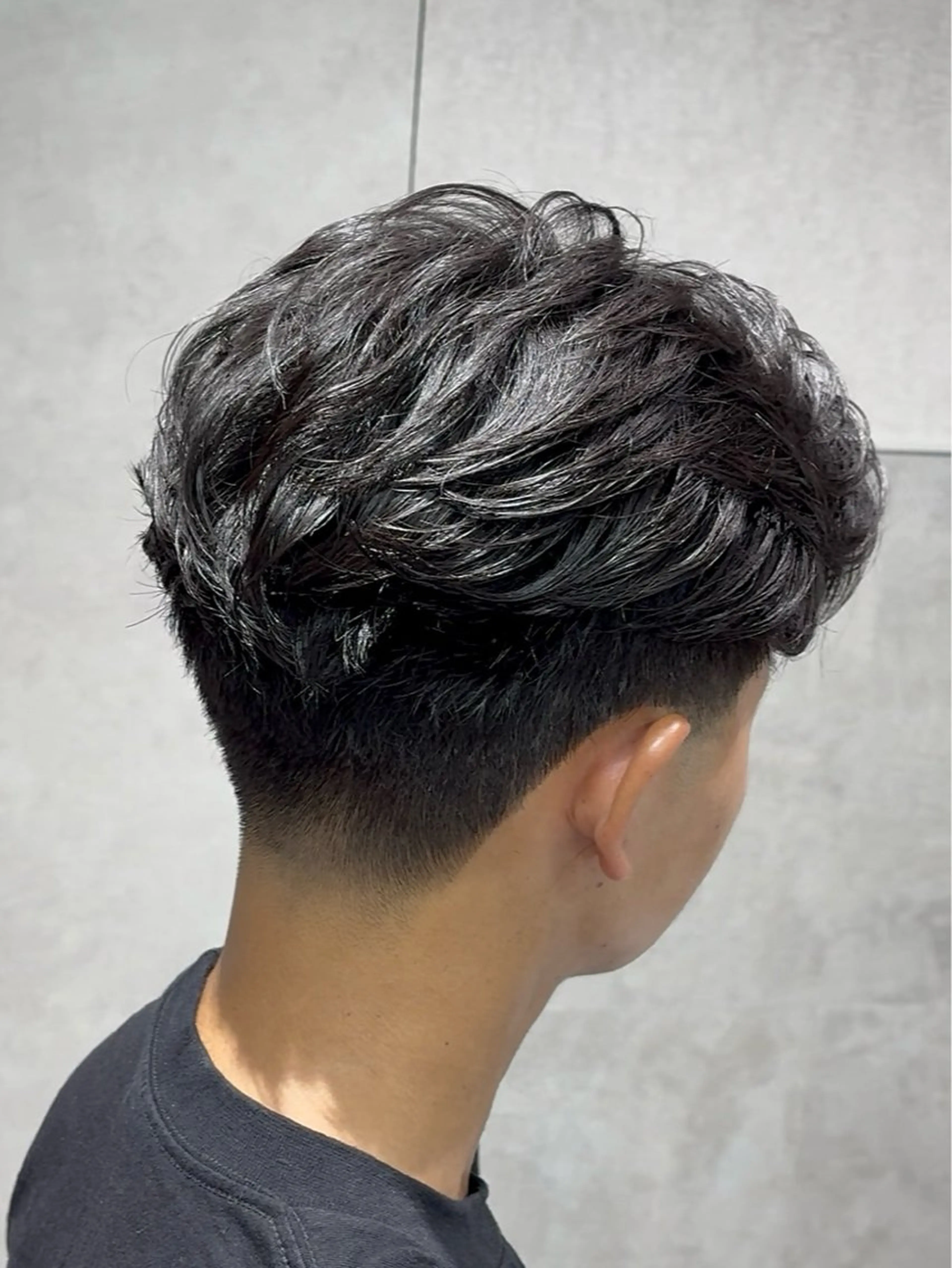 ショート カラー パーマ メンズ カット 【シャドウパーマ センターパート】義心のヘアスタイル