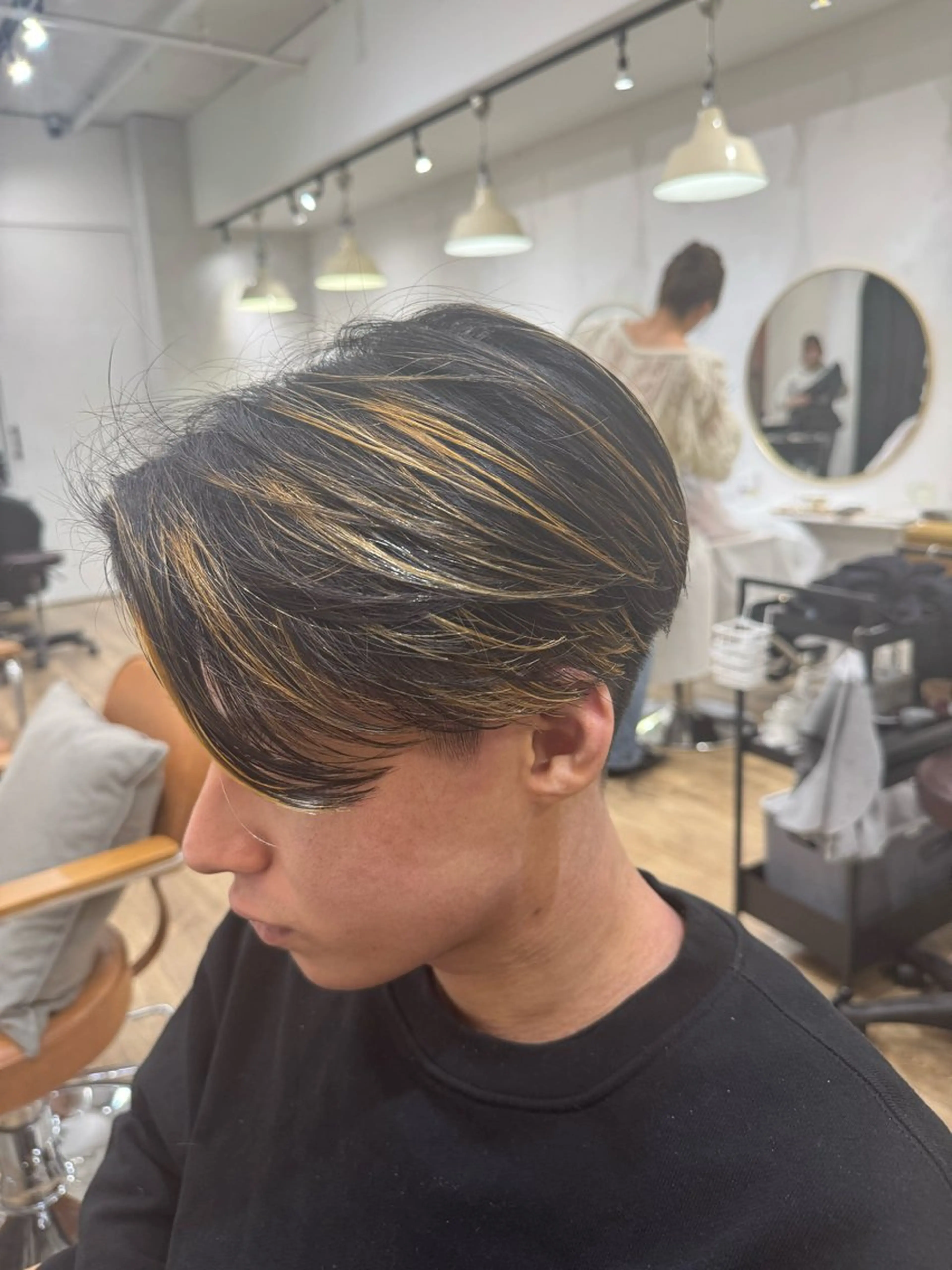 メンズ センターパート カット REBECCA 宮崎伊玖のヘアスタイル