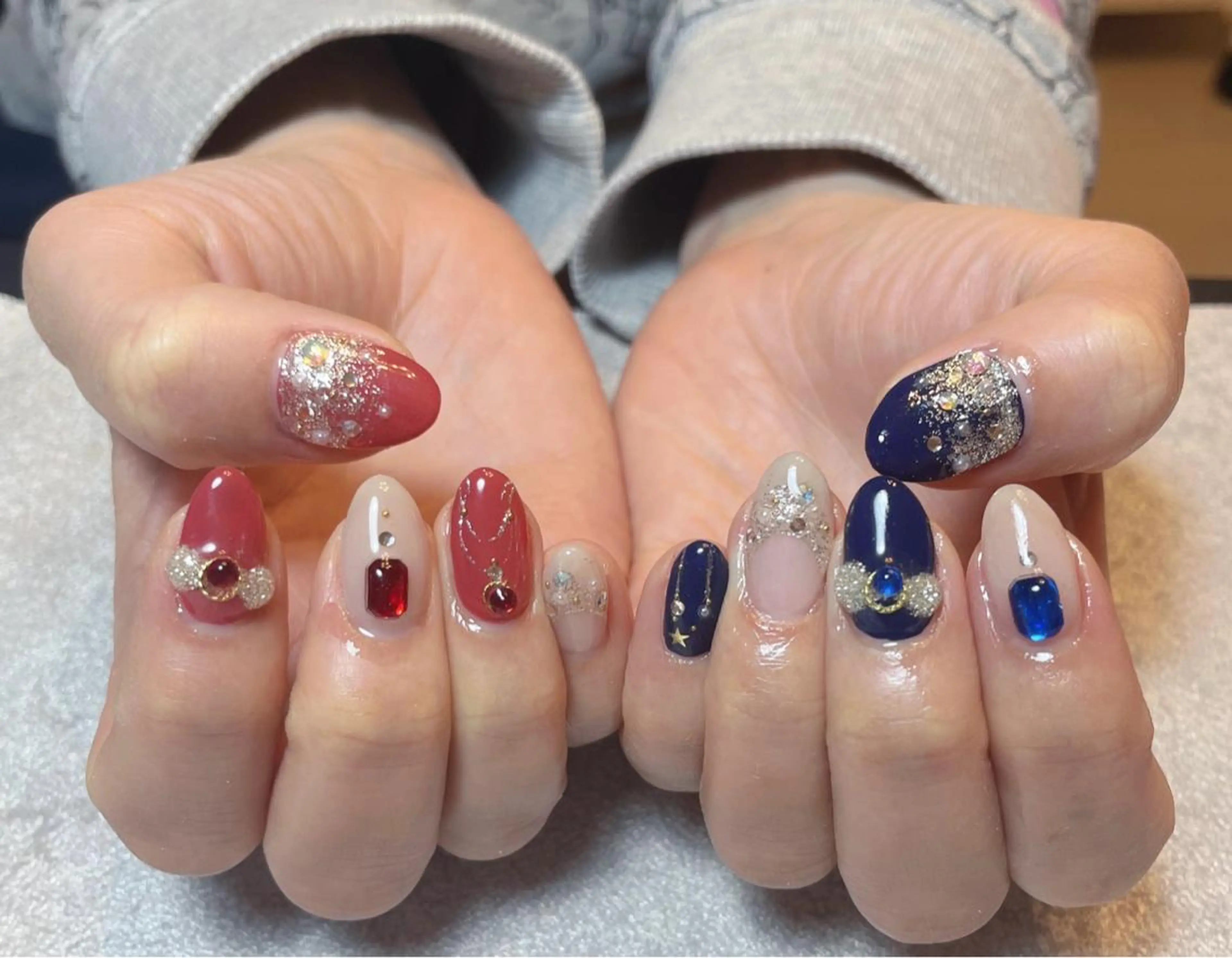 ネイル フレンチネイル ジェルネイル ゴールド キラキラネイル ネイビー BLANCEnail所属・BLANCnail yuuのネイルデザイン