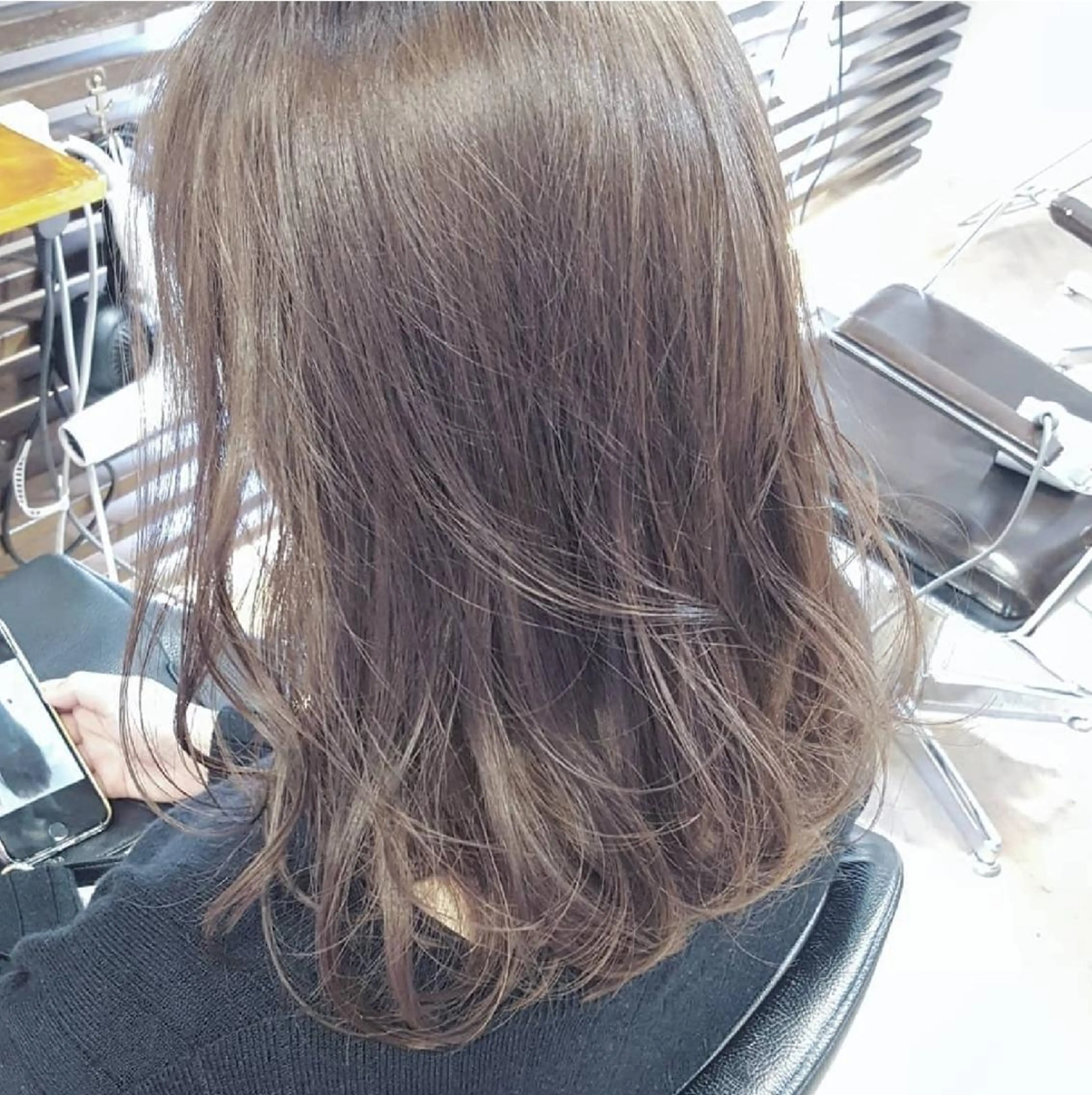 セミロング カラー 切りっぱなしボブ ショートボブ セミロングパーマ バレイヤージュ ベージュカラー カット ヘアカラー フリーランス所属・韓国ヘア レイヤー くびれヘアMATSUのヘアスタイル