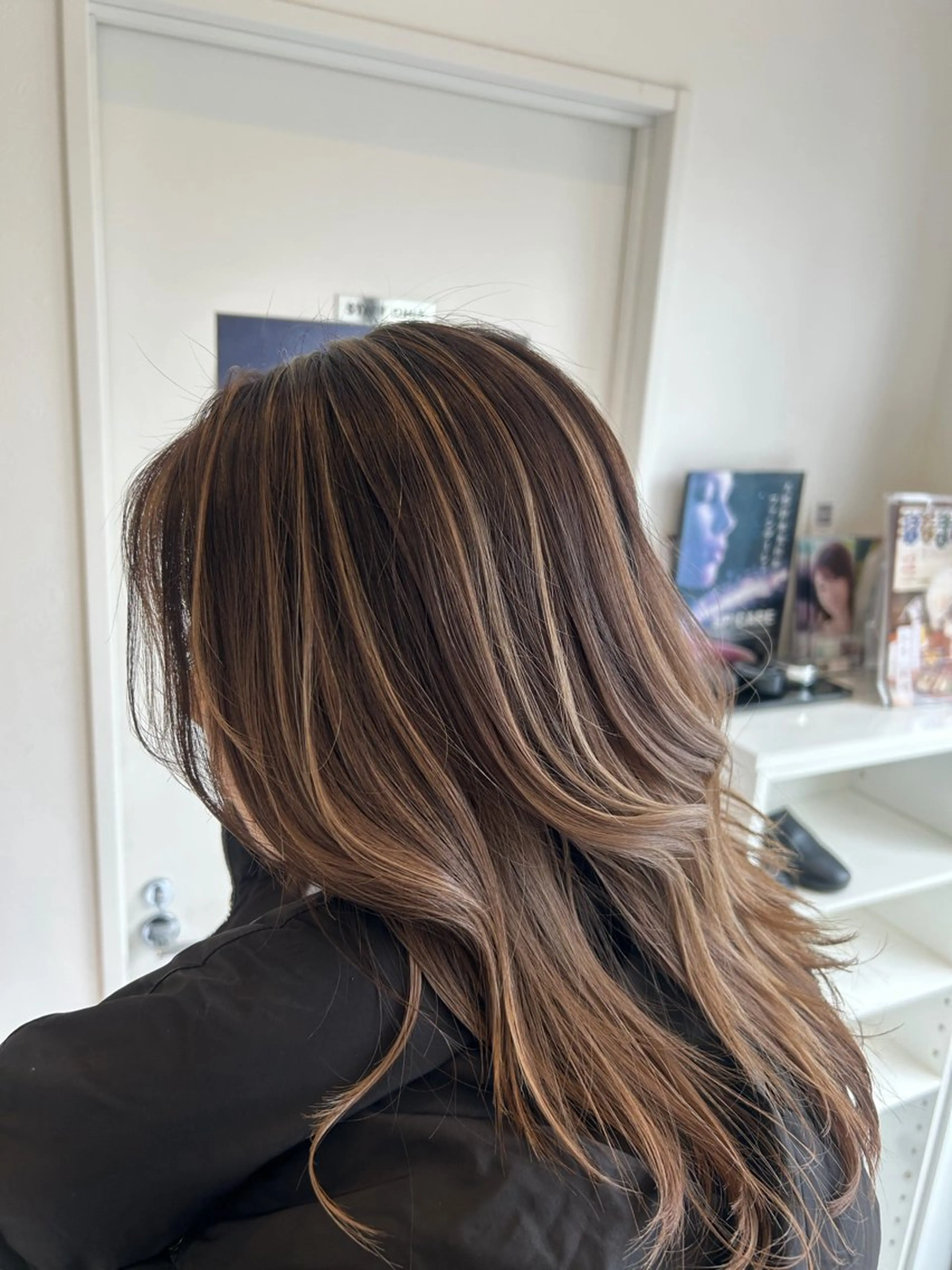 カラー 中山 朱のヘアスタイル