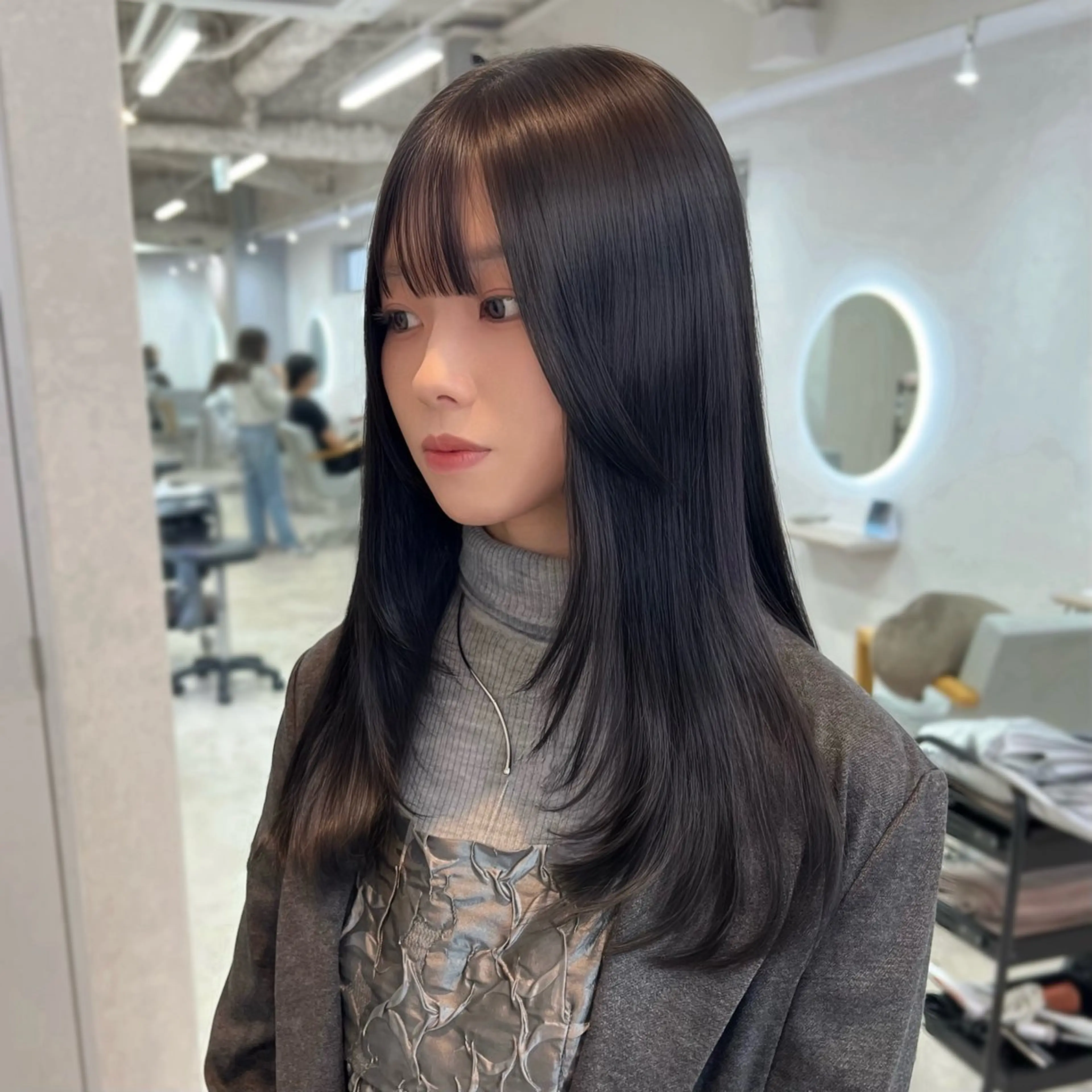 ロング カラー ブルーカラー ネイビーカラー 顔まわりレイヤー レイヤーカット 加藤 広夢のヘアスタイル