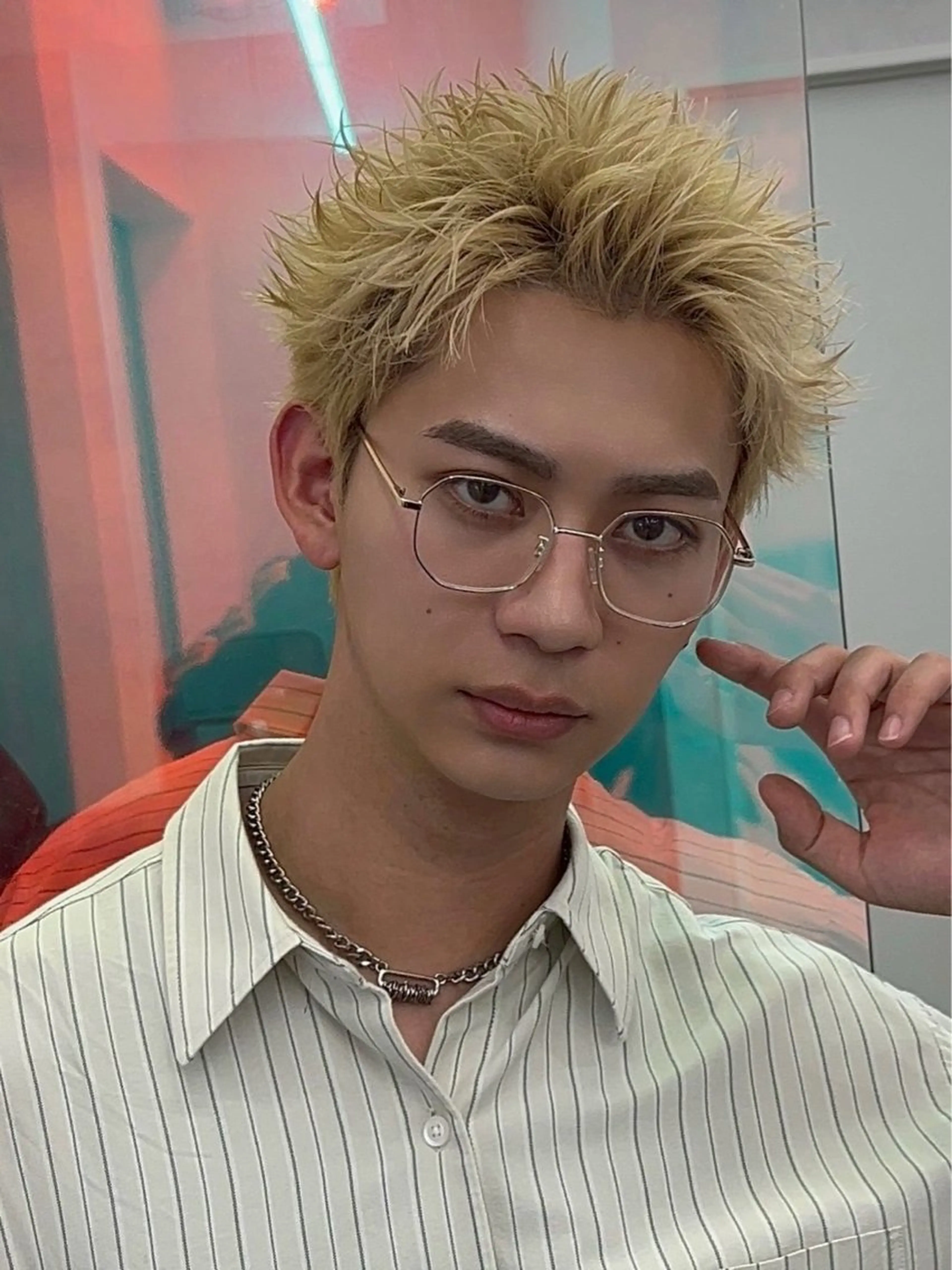 ショート メンズ メンズハイトーン メンズショート スパイキーショート メンズベリーショート ベリーショート カット ヘアカラー フェザーパーマ浦和 スパイキーショートのヘアスタイル