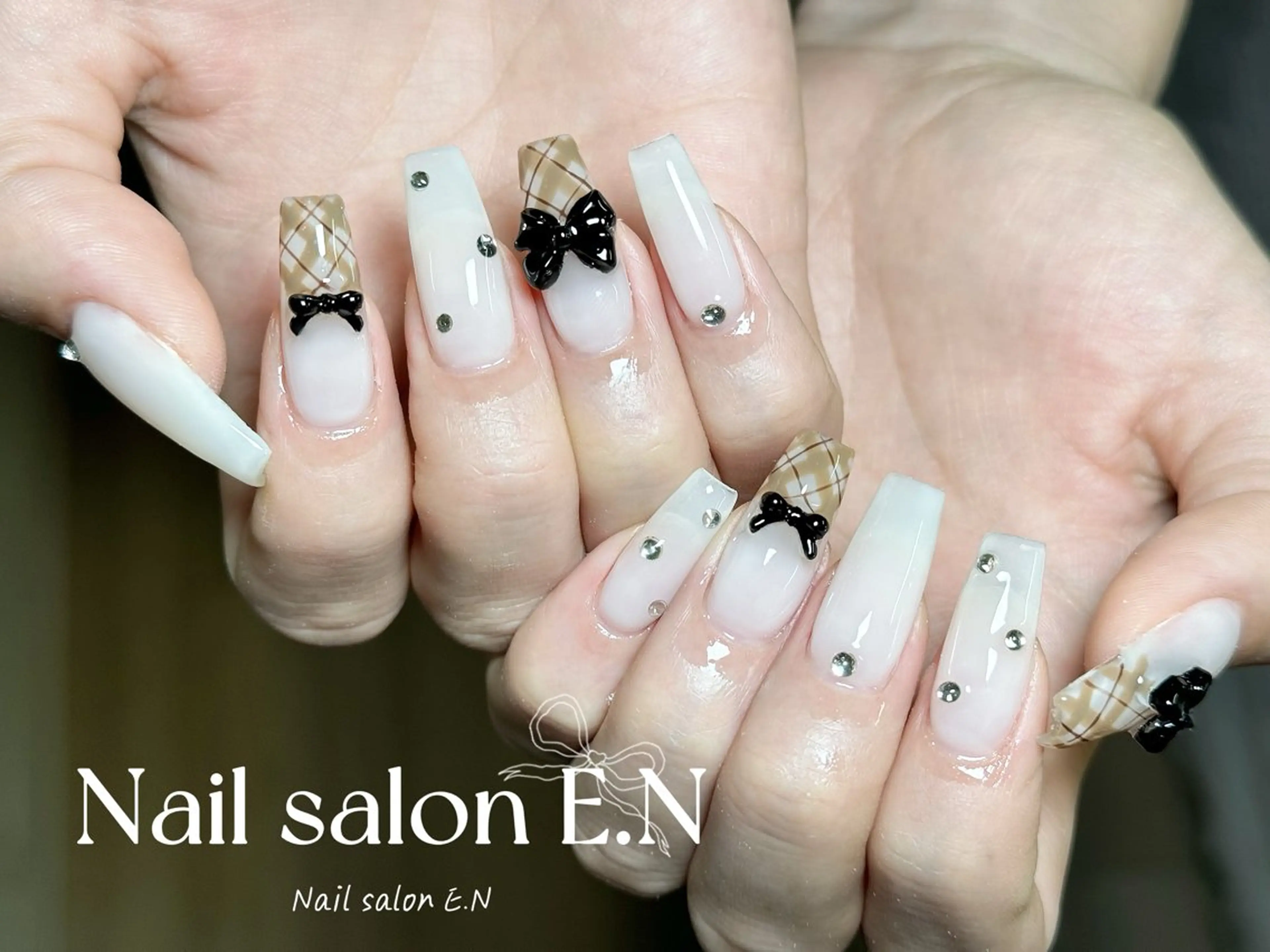 ネイル アートネイル オーロラネイル ブラウン クリアネイル フレンチネイル ハンドネイル E.N🦋 長さ出し/持ち込みのネイルデザイン