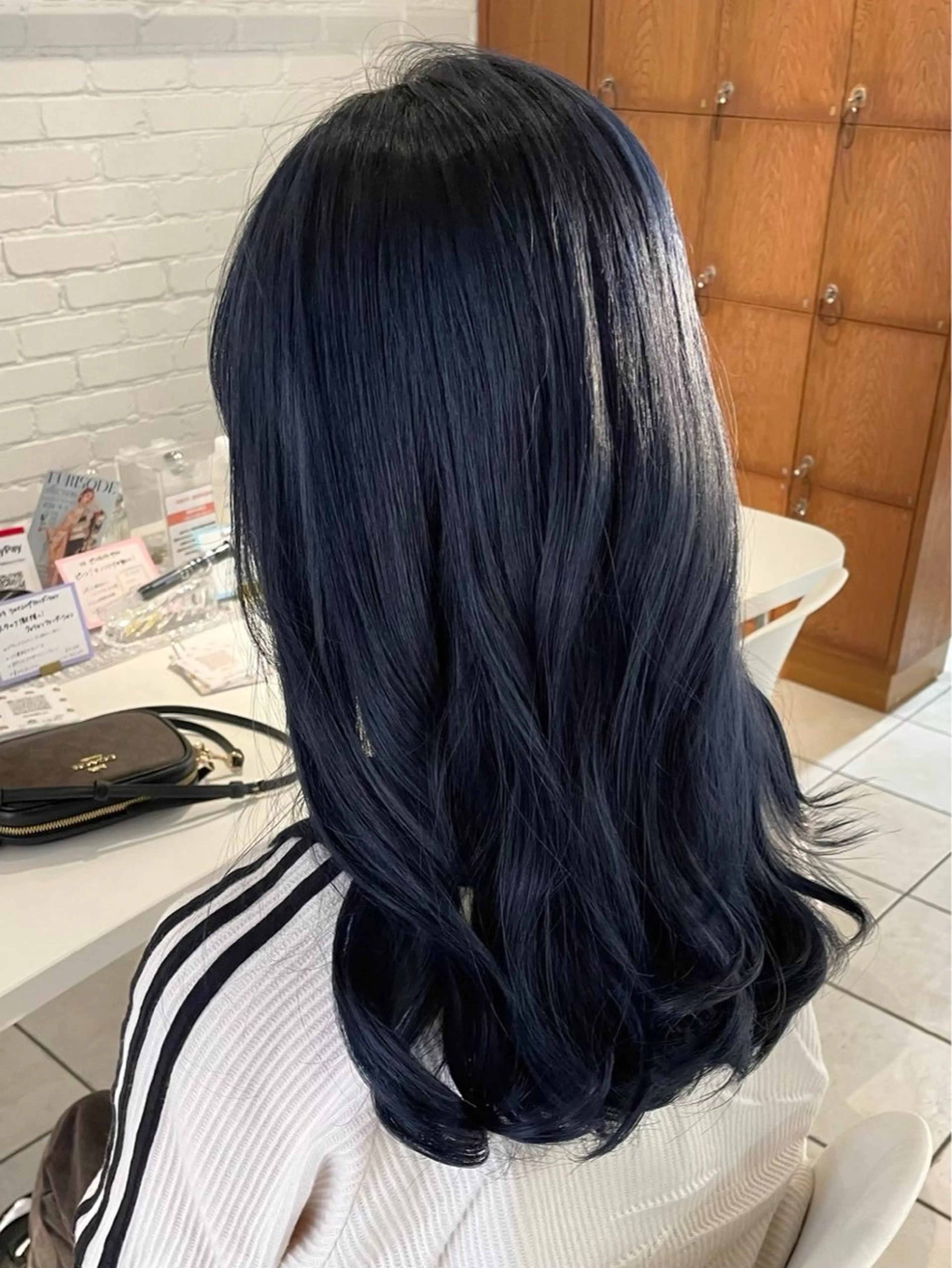 ロング カラー 黒髪 ブルーカラー ブルーブラック 💫レイヤーカット 💫ブリーチ💫サキのヘアスタイル