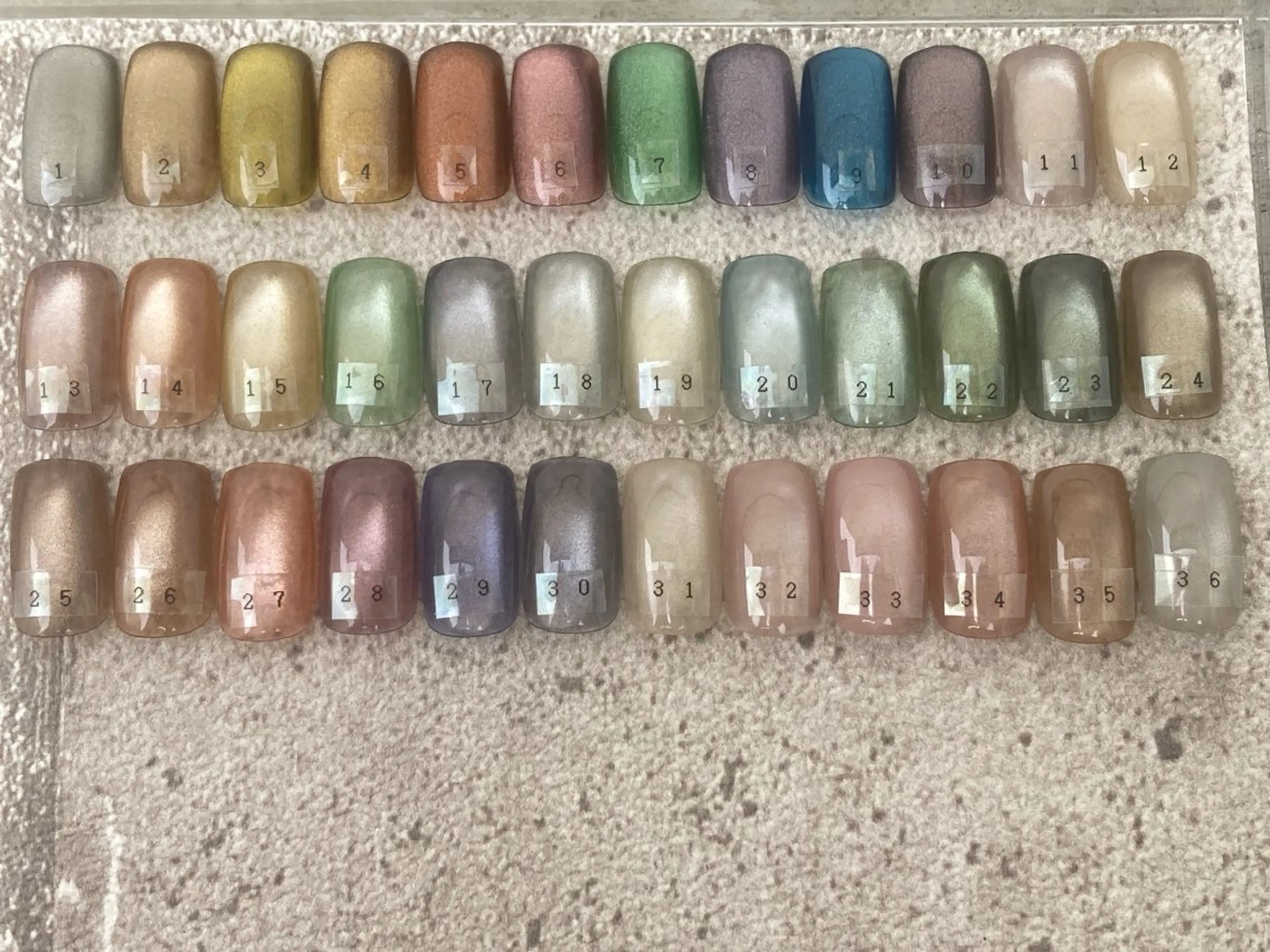 ネイル ブラウン マグネットネイル ハンドネイル 【GREY】 TAIRAのネイルデザイン