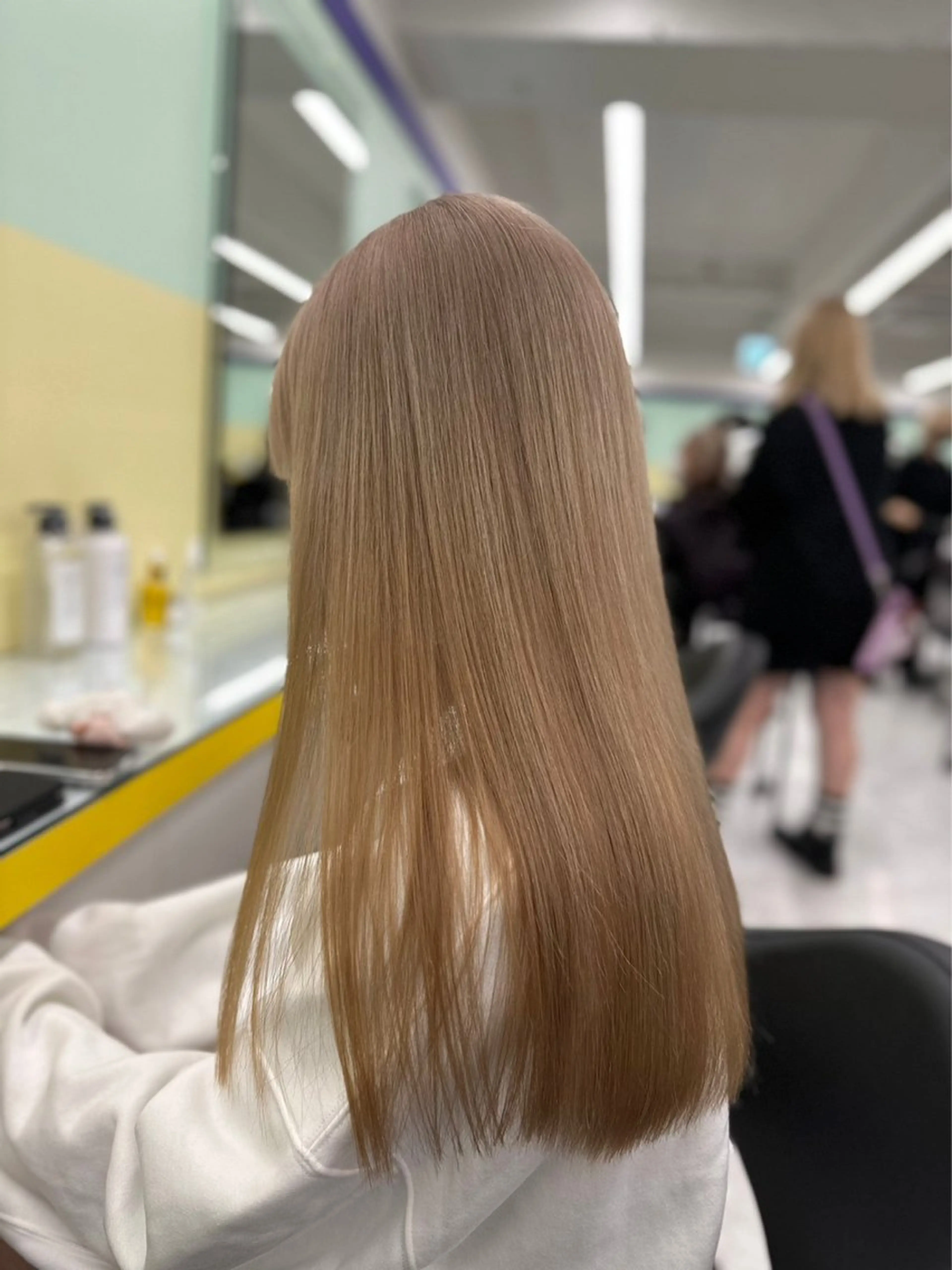 ロング カラー ハイトーンカラー 🦄レイヤーカットのヘアスタイル