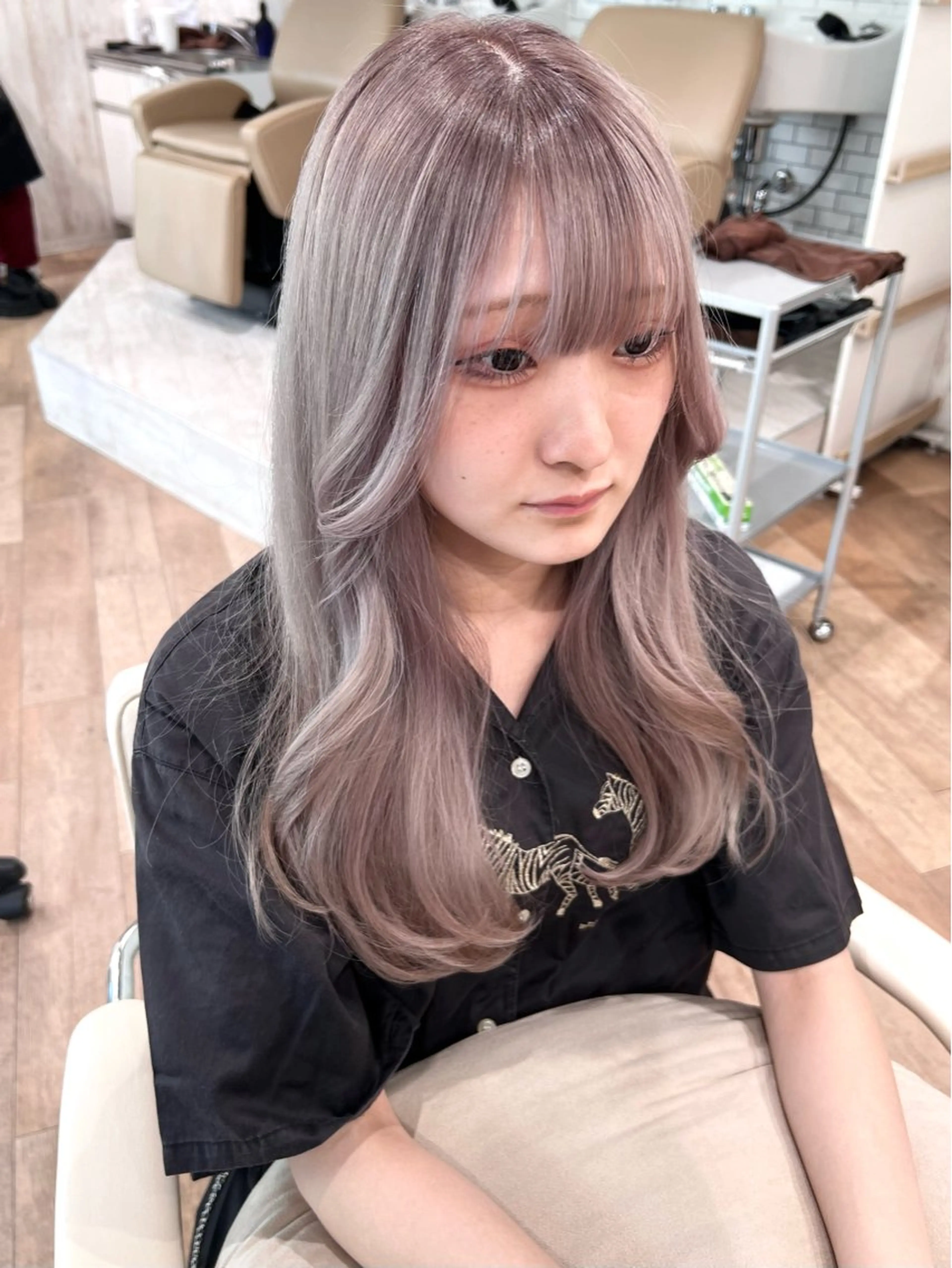 ロング カラー バレイヤージュ ベージュカラー ブリーチ ケアブリーチ ダブルカラー 前髪.顔まわりカット 艶髪/髪質改善/縮毛のヘアスタイル